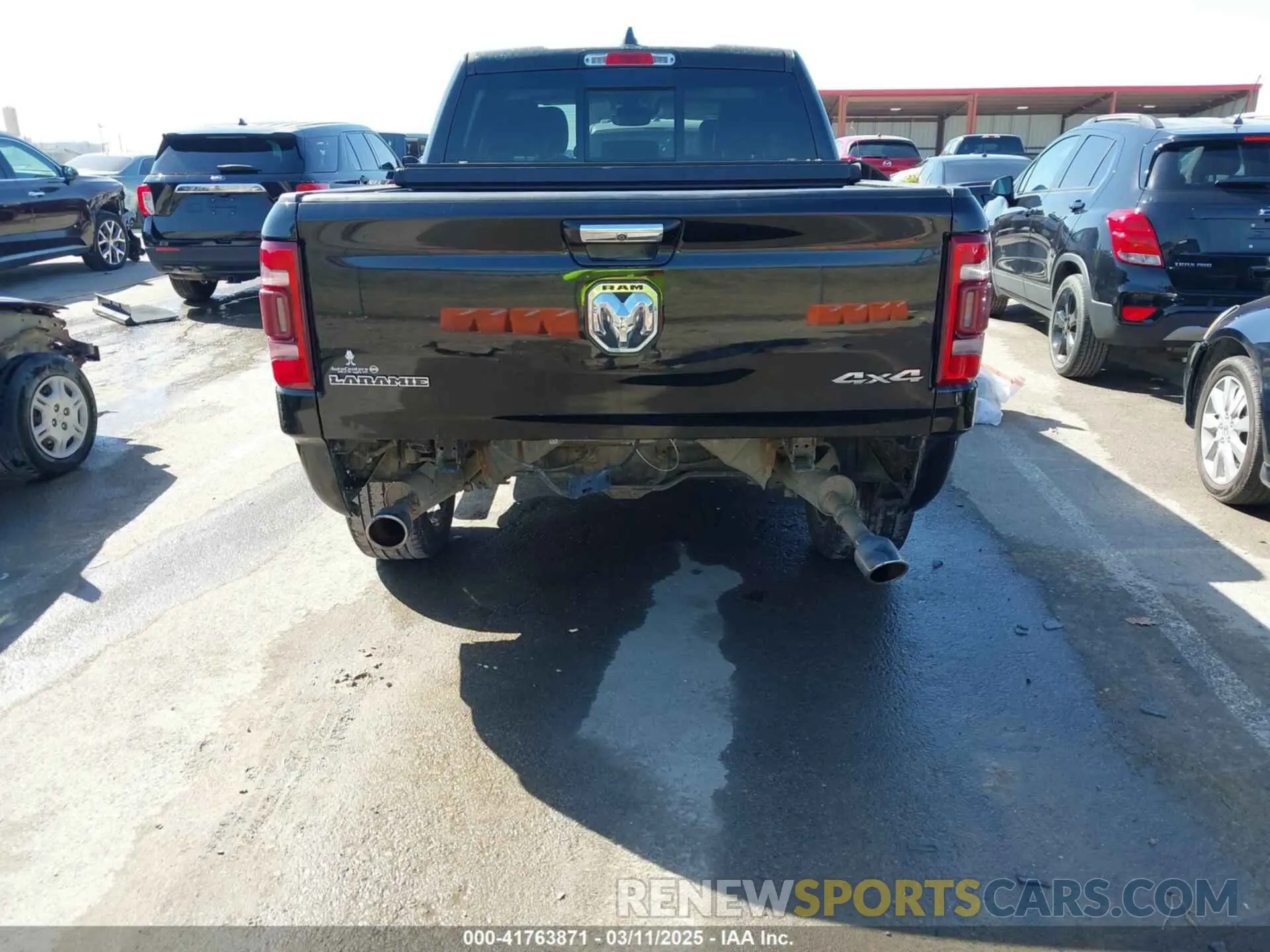 6 Photograph of a damaged car 1C6SRFJT1KN611808 RAM 1500 2019