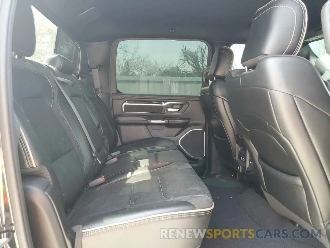10 Photograph of a damaged car 1C6SRFJT1KN632903 RAM 1500 2019