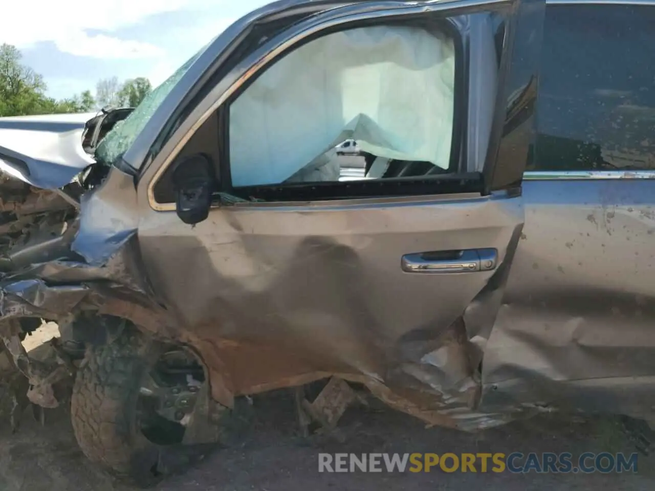 7 Photograph of a damaged car 1C6SRFJT1KN686363 RAM 1500 2019