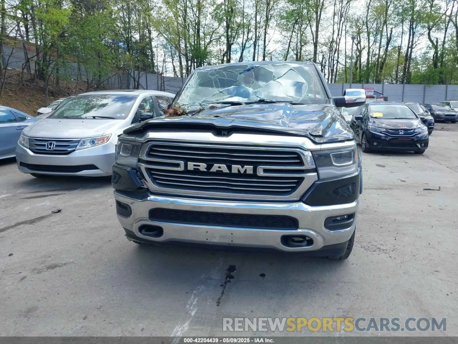 12 Photograph of a damaged car 1C6SRFJT1KN725291 RAM 1500 2019