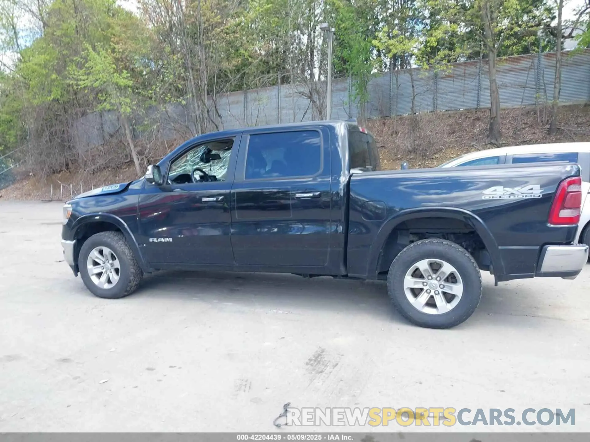 14 Photograph of a damaged car 1C6SRFJT1KN725291 RAM 1500 2019