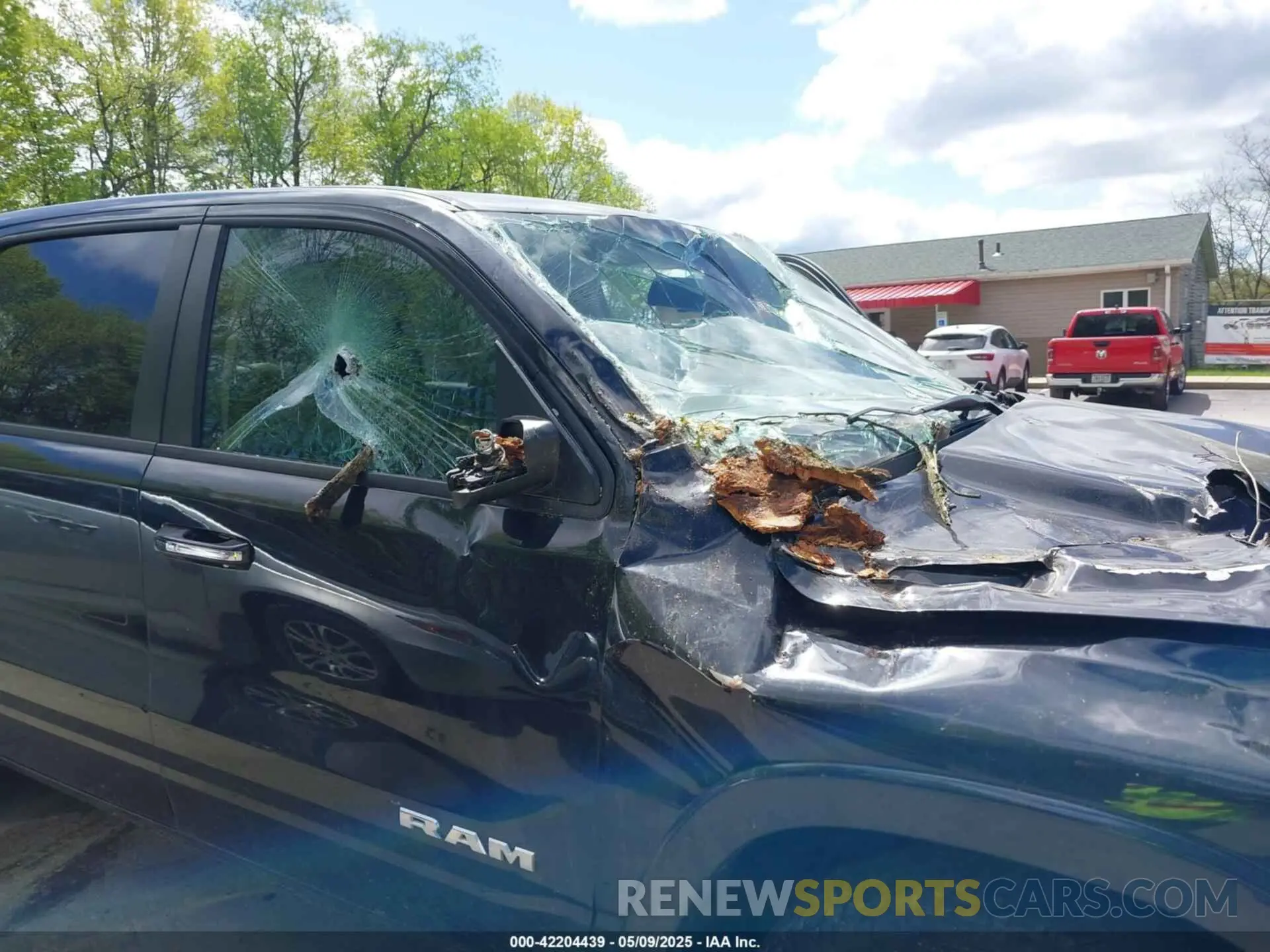 18 Photograph of a damaged car 1C6SRFJT1KN725291 RAM 1500 2019