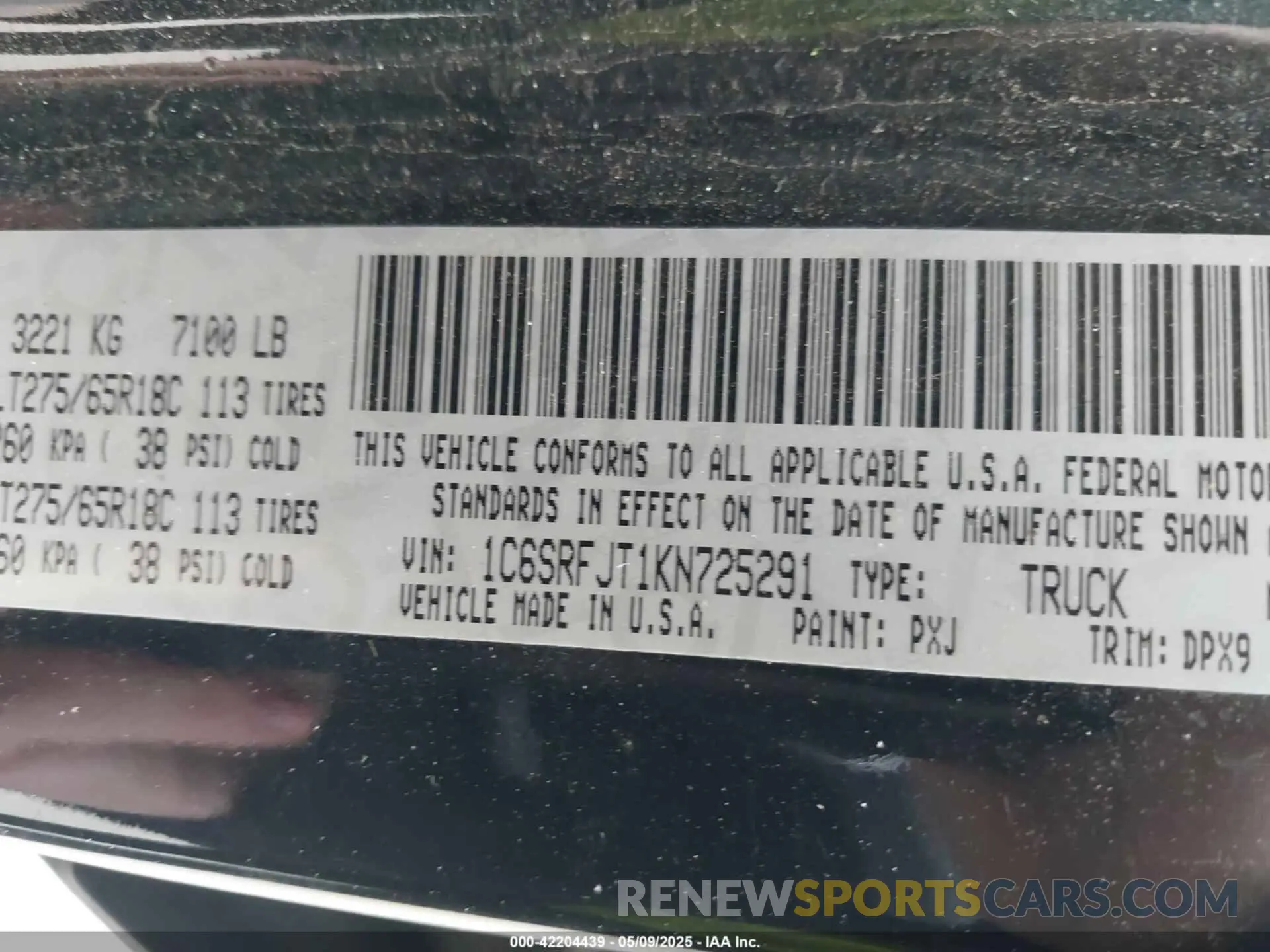 9 Photograph of a damaged car 1C6SRFJT1KN725291 RAM 1500 2019