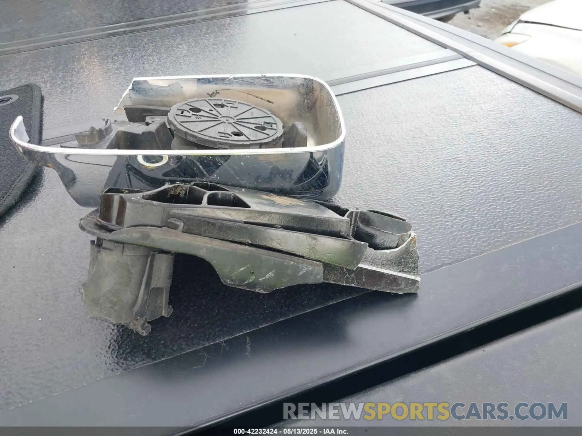 12 Photograph of a damaged car 1C6SRFJT2KN691894 RAM 1500 2019