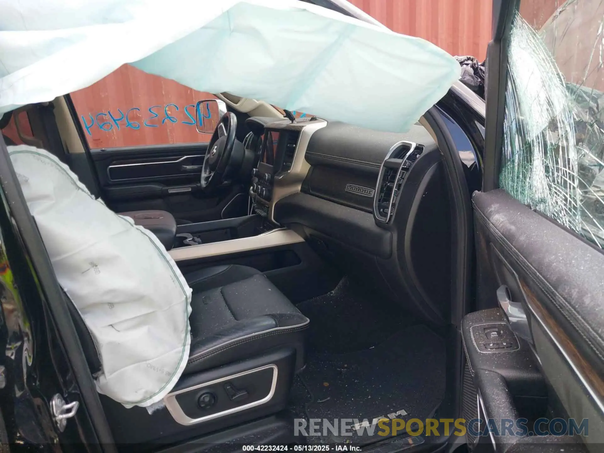 5 Photograph of a damaged car 1C6SRFJT2KN691894 RAM 1500 2019
