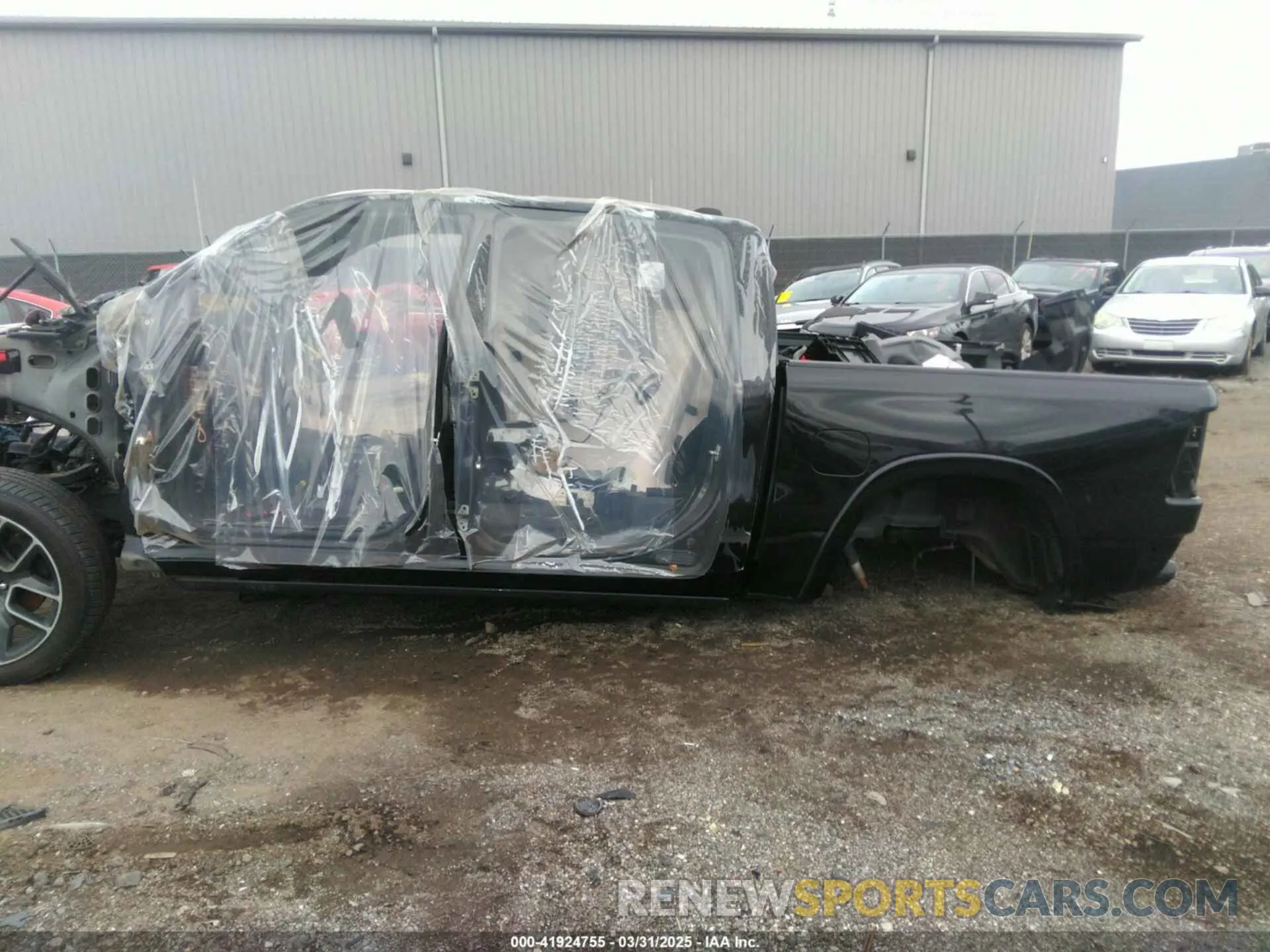 13 Photograph of a damaged car 1C6SRFJT2KN772541 RAM 1500 2019