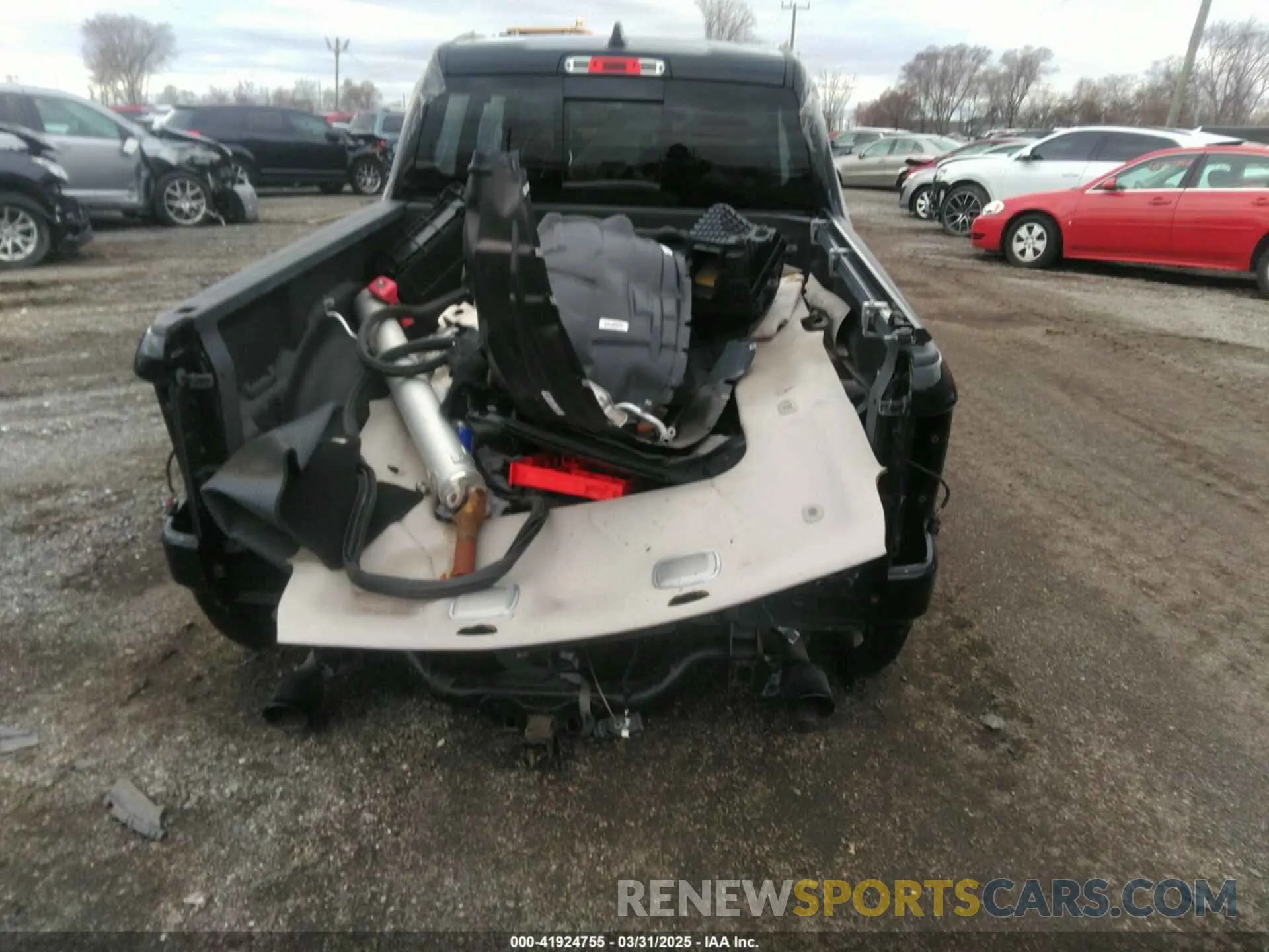 15 Photograph of a damaged car 1C6SRFJT2KN772541 RAM 1500 2019