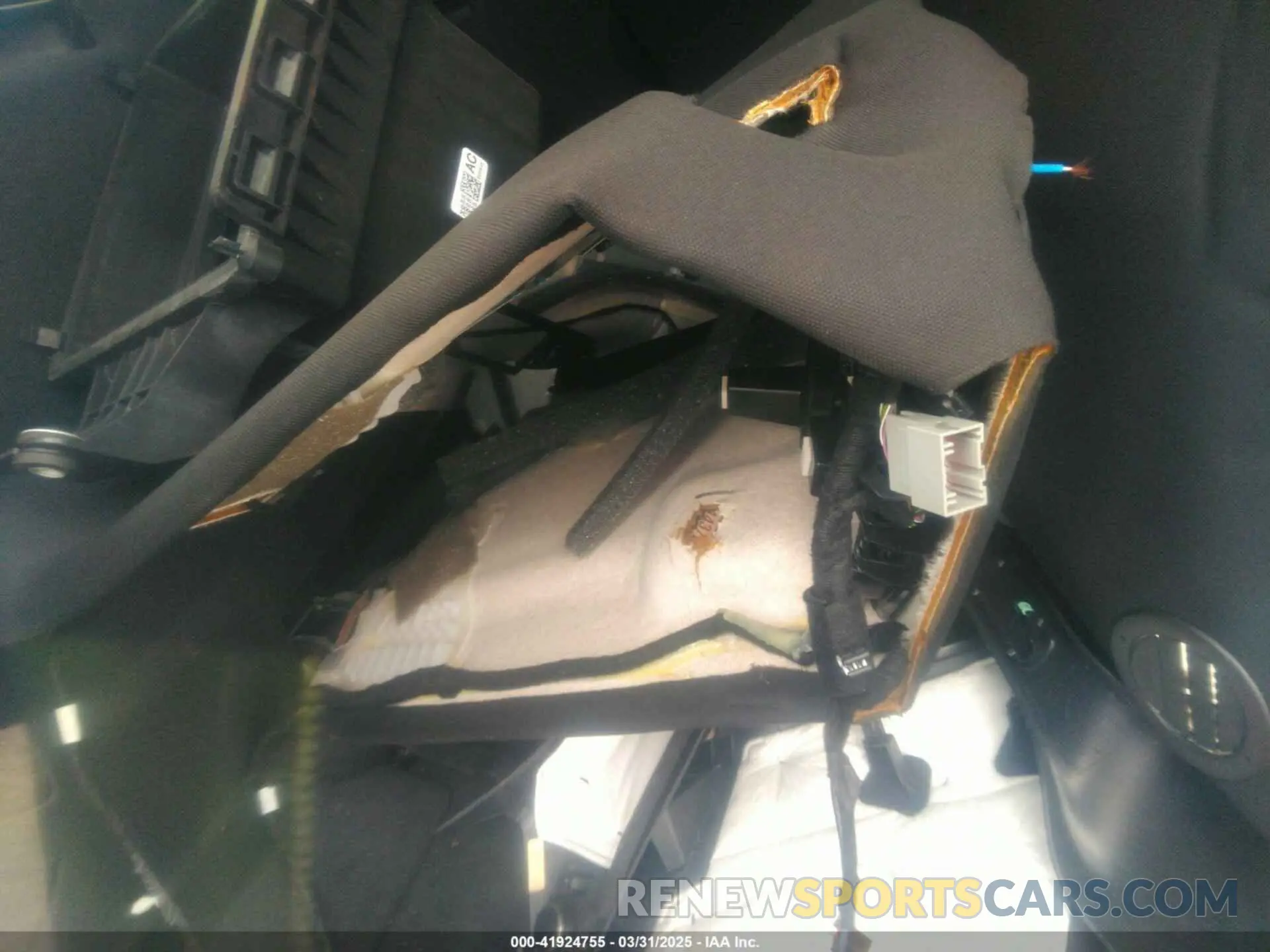 8 Photograph of a damaged car 1C6SRFJT2KN772541 RAM 1500 2019