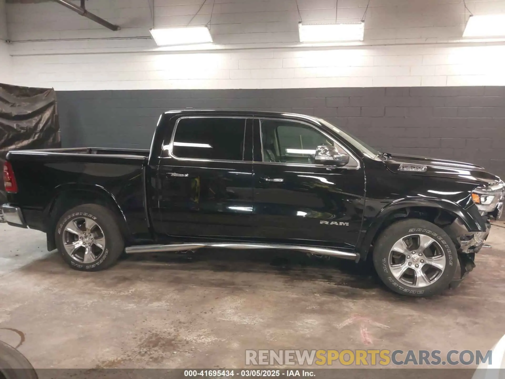 13 Photograph of a damaged car 1C6SRFJT3KN553829 RAM 1500 2019
