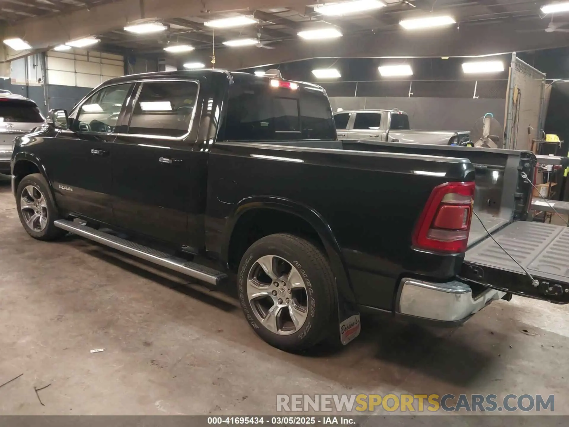 3 Photograph of a damaged car 1C6SRFJT3KN553829 RAM 1500 2019