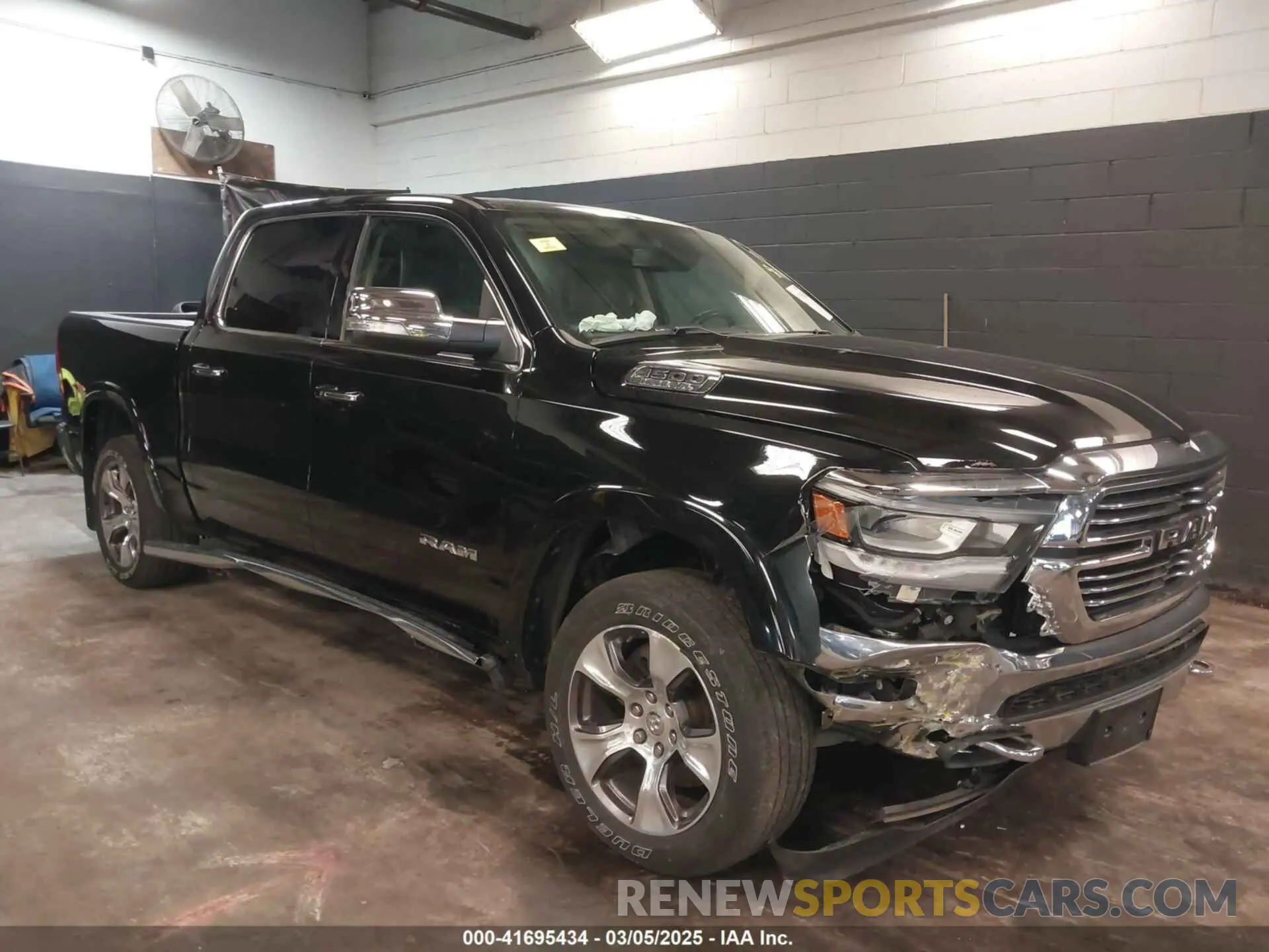 6 Photograph of a damaged car 1C6SRFJT3KN553829 RAM 1500 2019