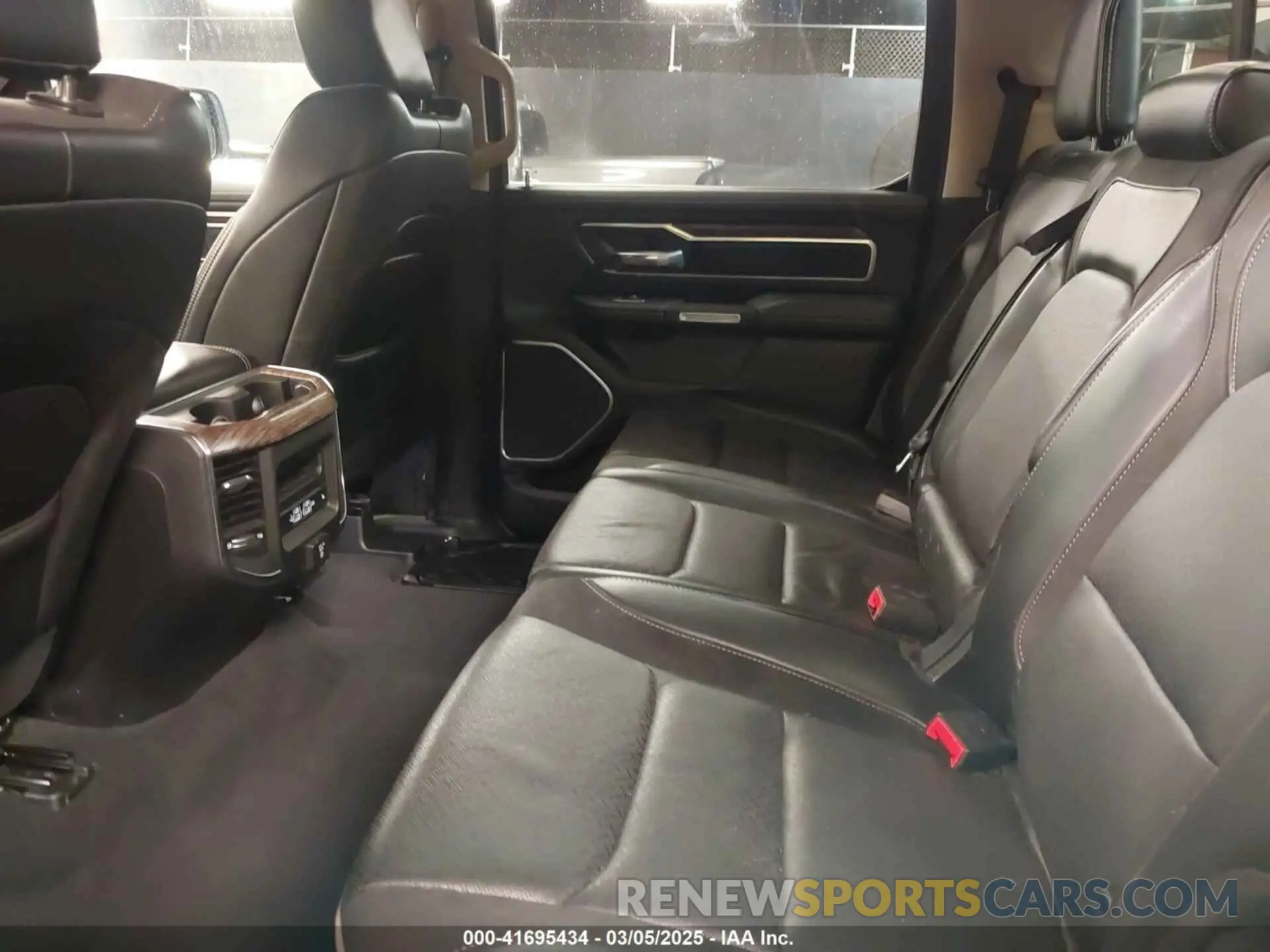 8 Photograph of a damaged car 1C6SRFJT3KN553829 RAM 1500 2019
