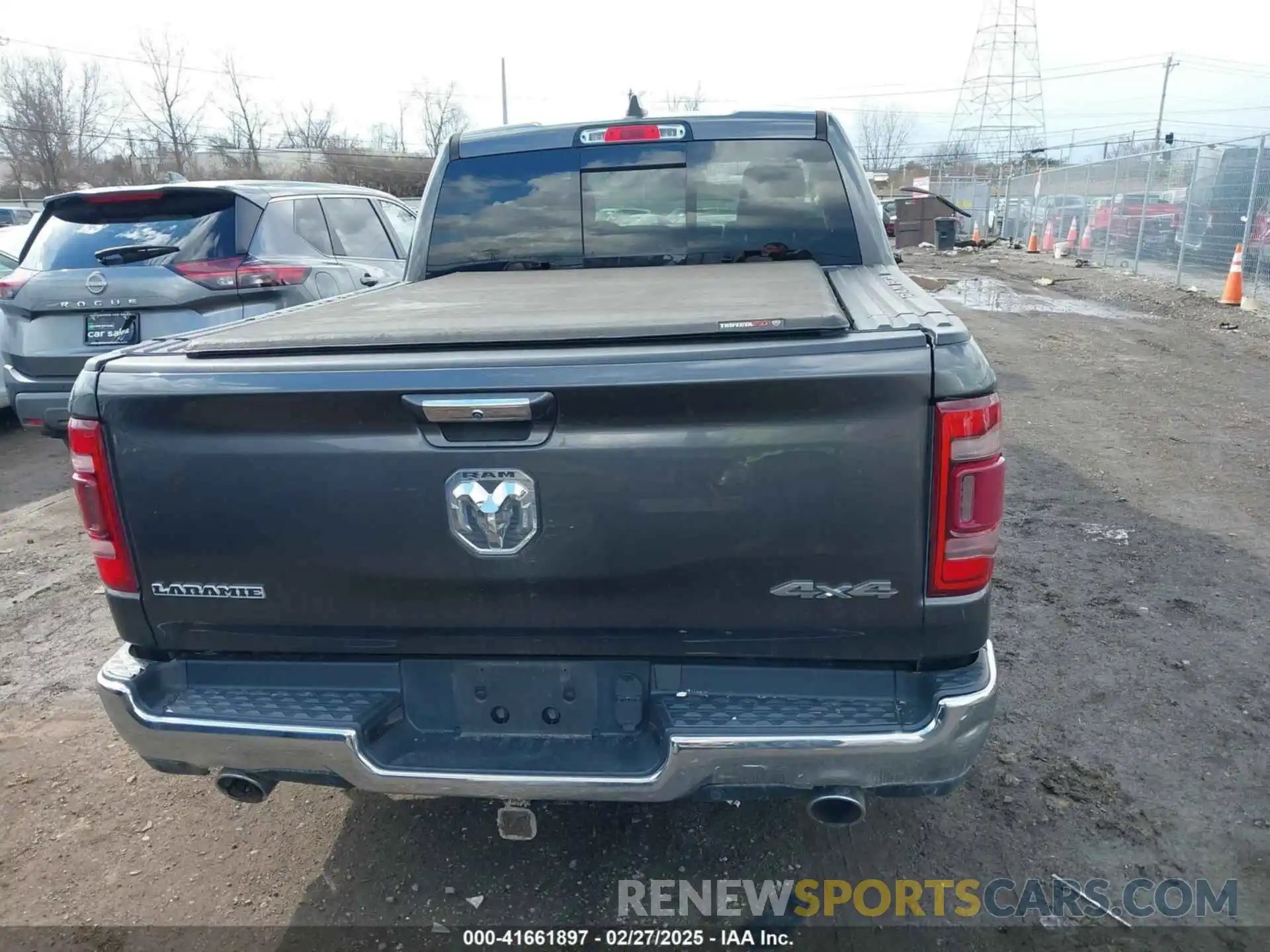 16 Photograph of a damaged car 1C6SRFJT3KN598804 RAM 1500 2019