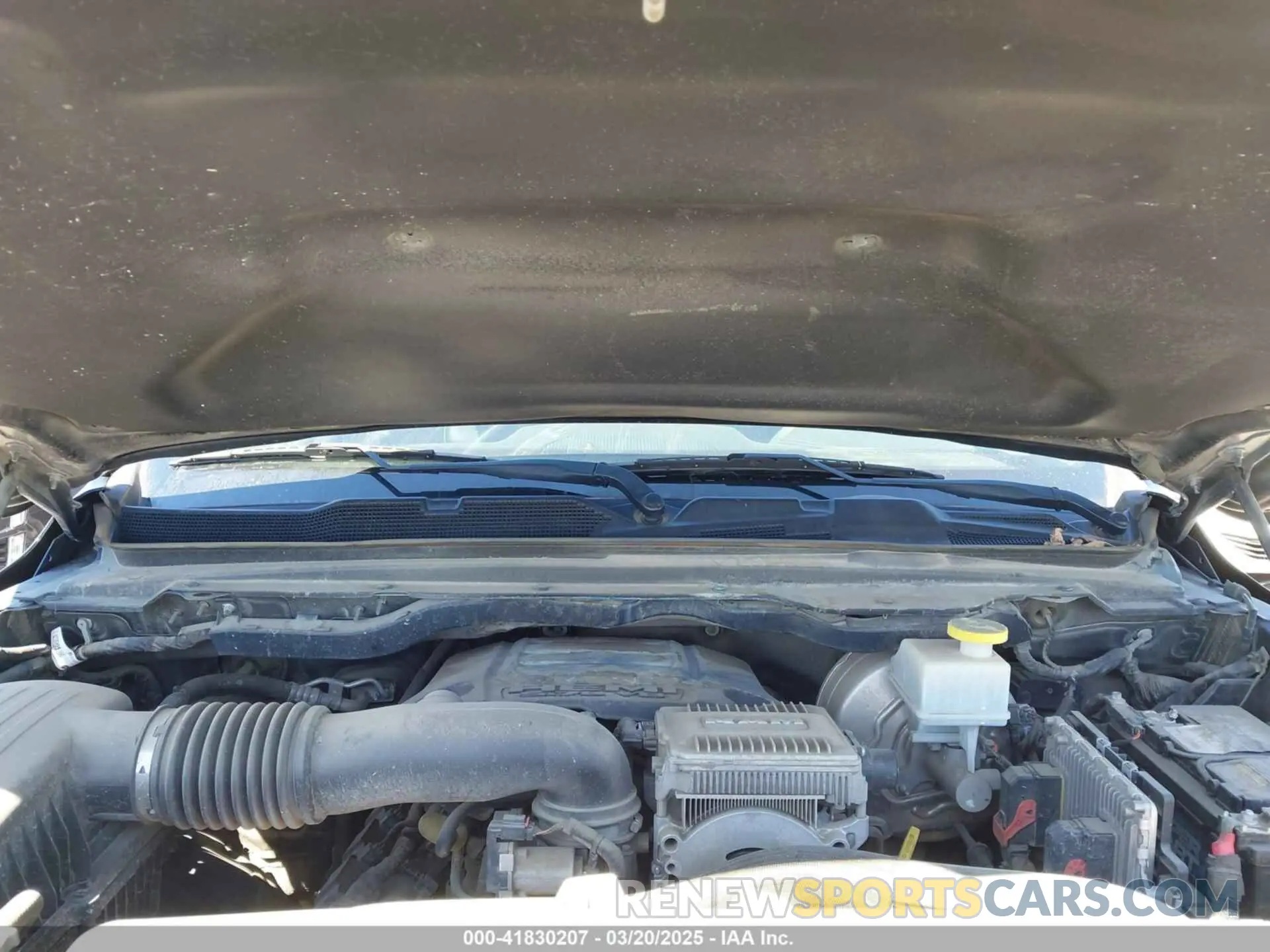 10 Photograph of a damaged car 1C6SRFJT3KN623670 RAM 1500 2019