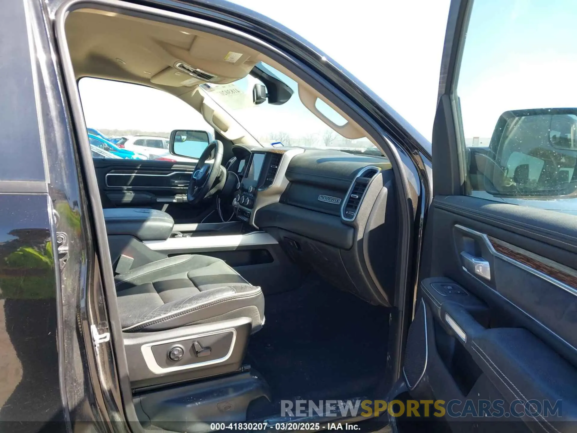 5 Photograph of a damaged car 1C6SRFJT3KN623670 RAM 1500 2019
