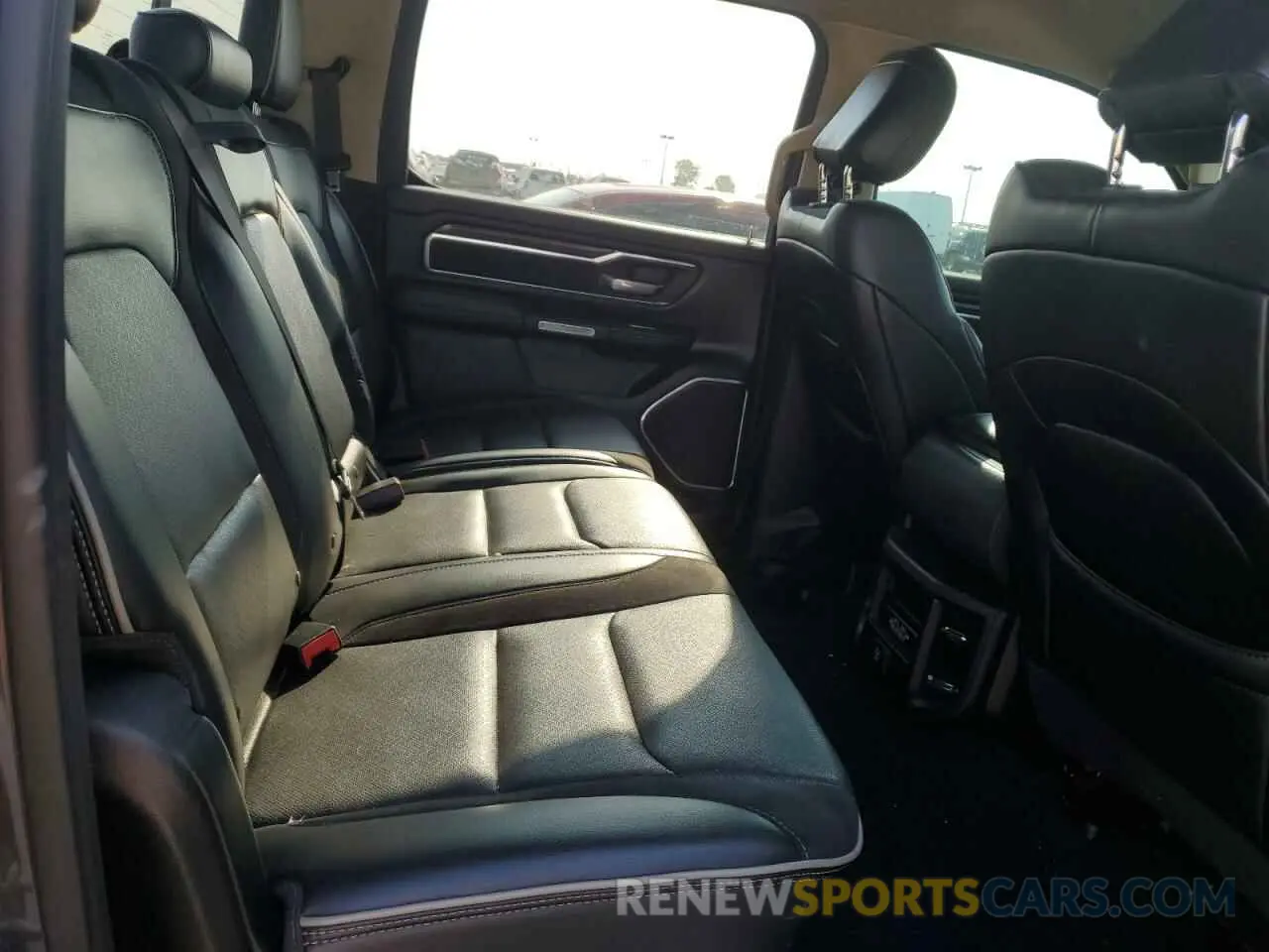 10 Photograph of a damaged car 1C6SRFJT3KN655177 RAM 1500 2019