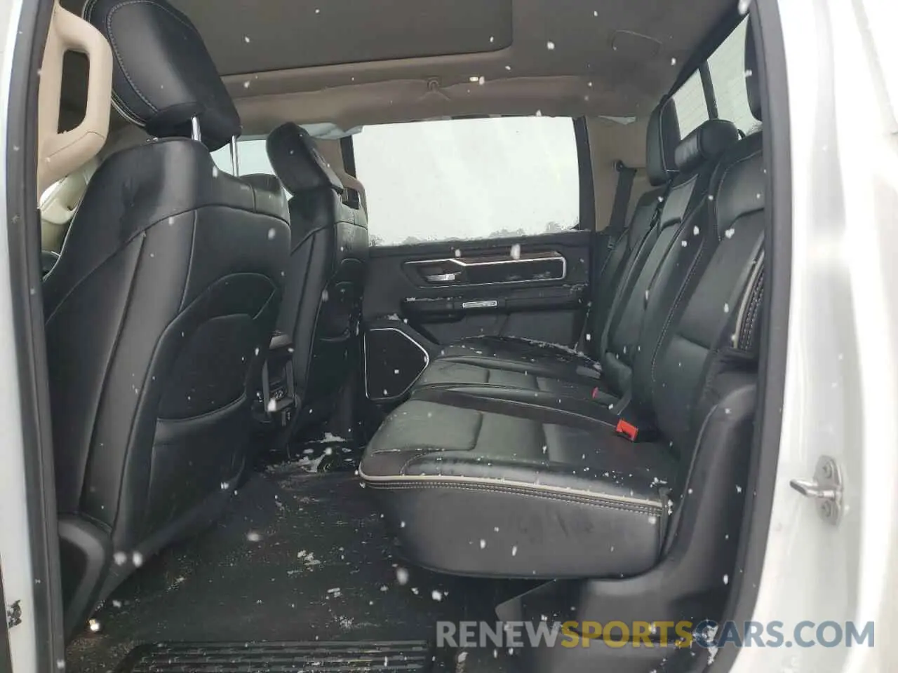 10 Photograph of a damaged car 1C6SRFJT3KN837154 RAM 1500 2019