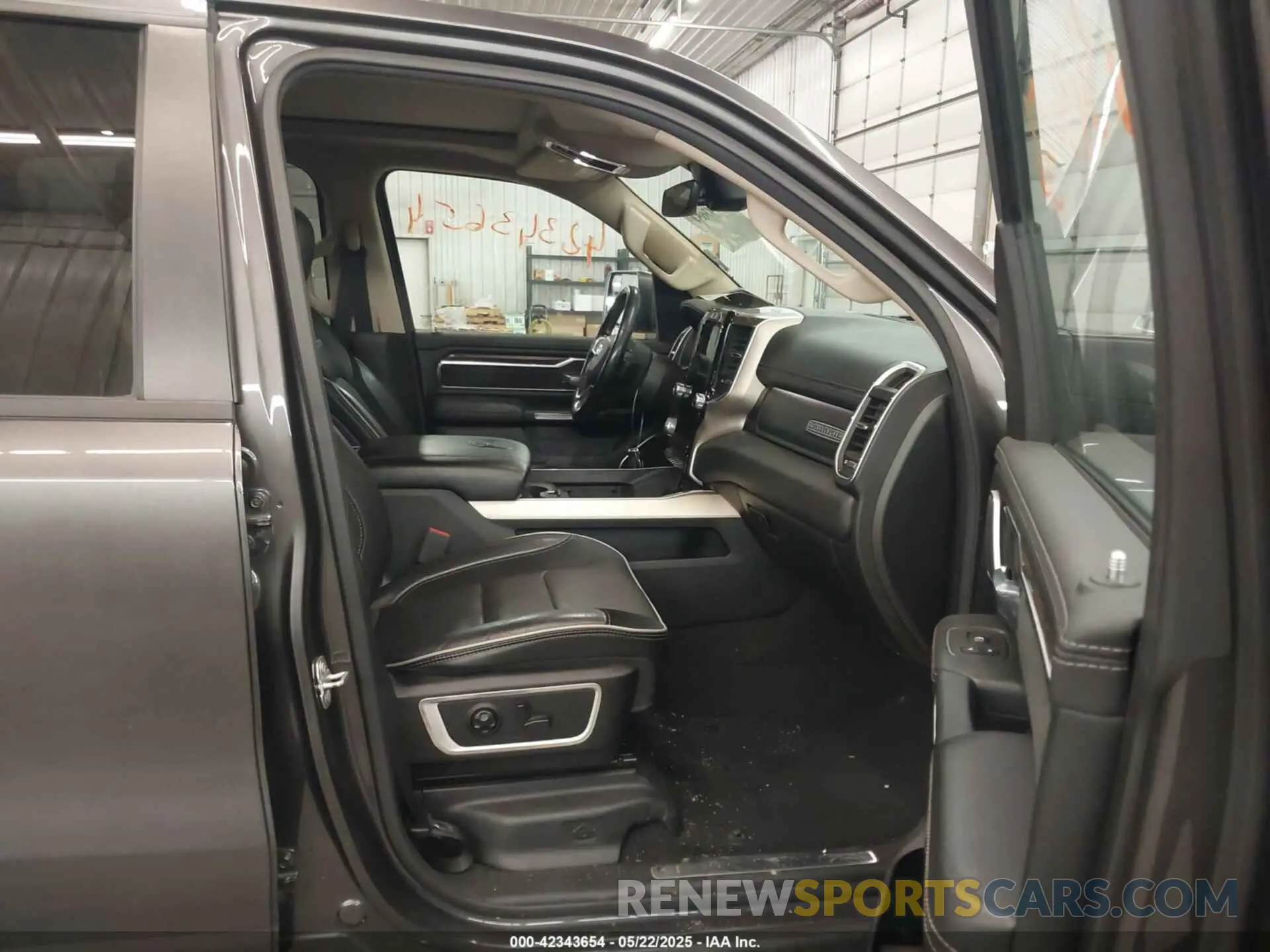 5 Photograph of a damaged car 1C6SRFJT4KN777756 RAM 1500 2019