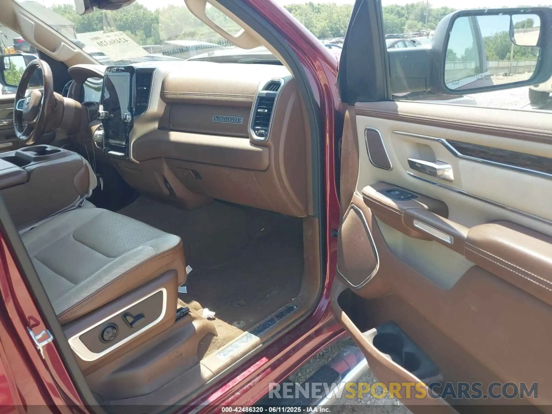 5 Photograph of a damaged car 1C6SRFJT5KN622696 RAM 1500 2019