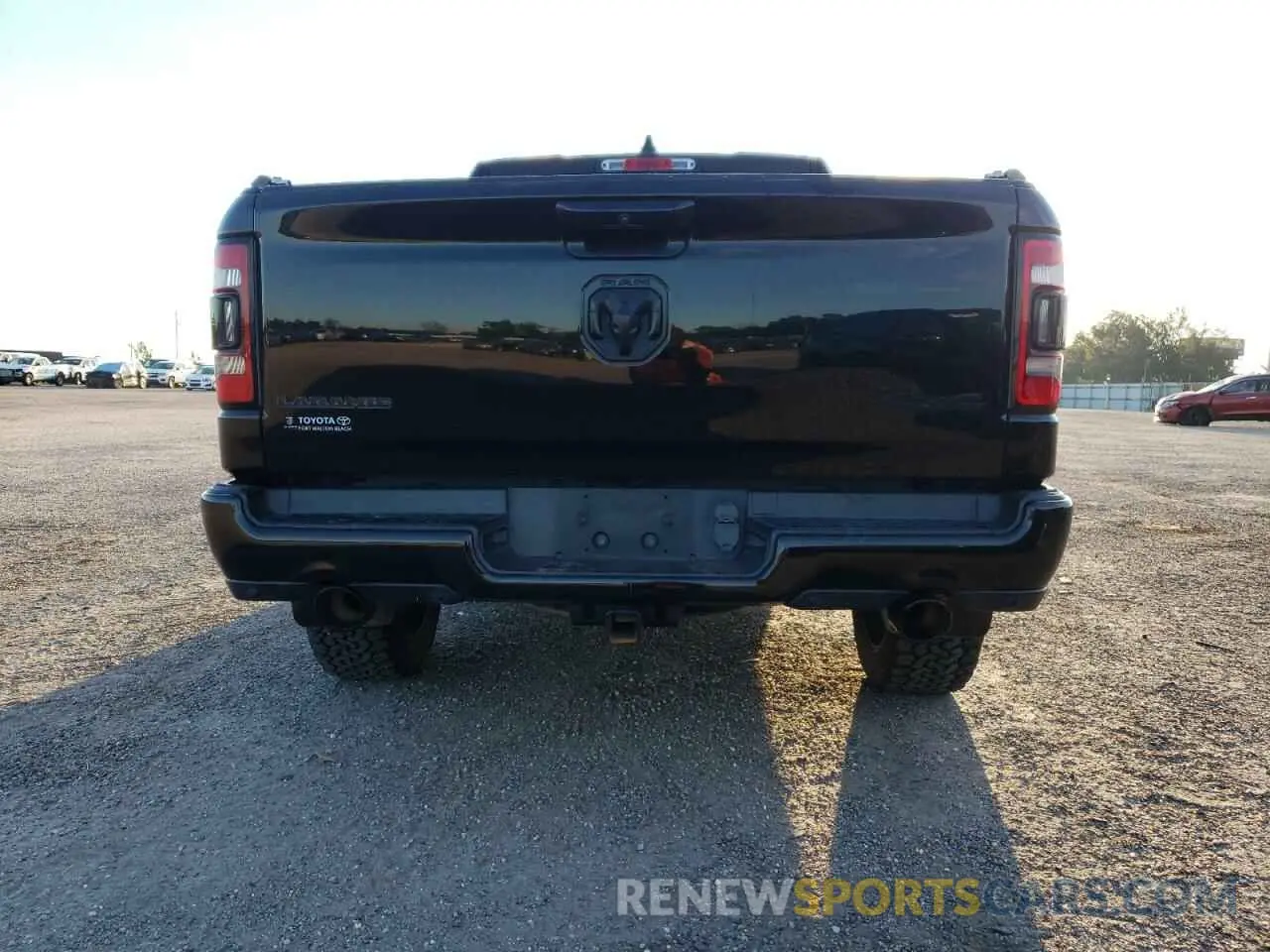 6 Photograph of a damaged car 1C6SRFJT5KN625615 RAM 1500 2019