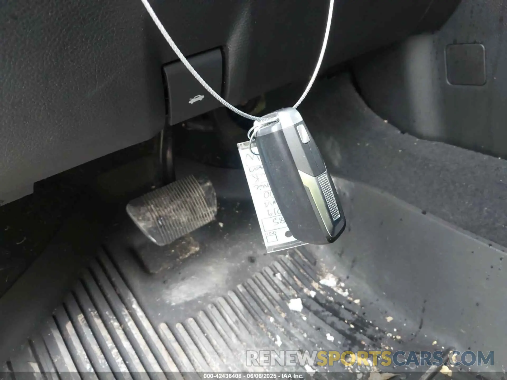 11 Photograph of a damaged car 1C6SRFJT5KN676919 RAM 1500 2019