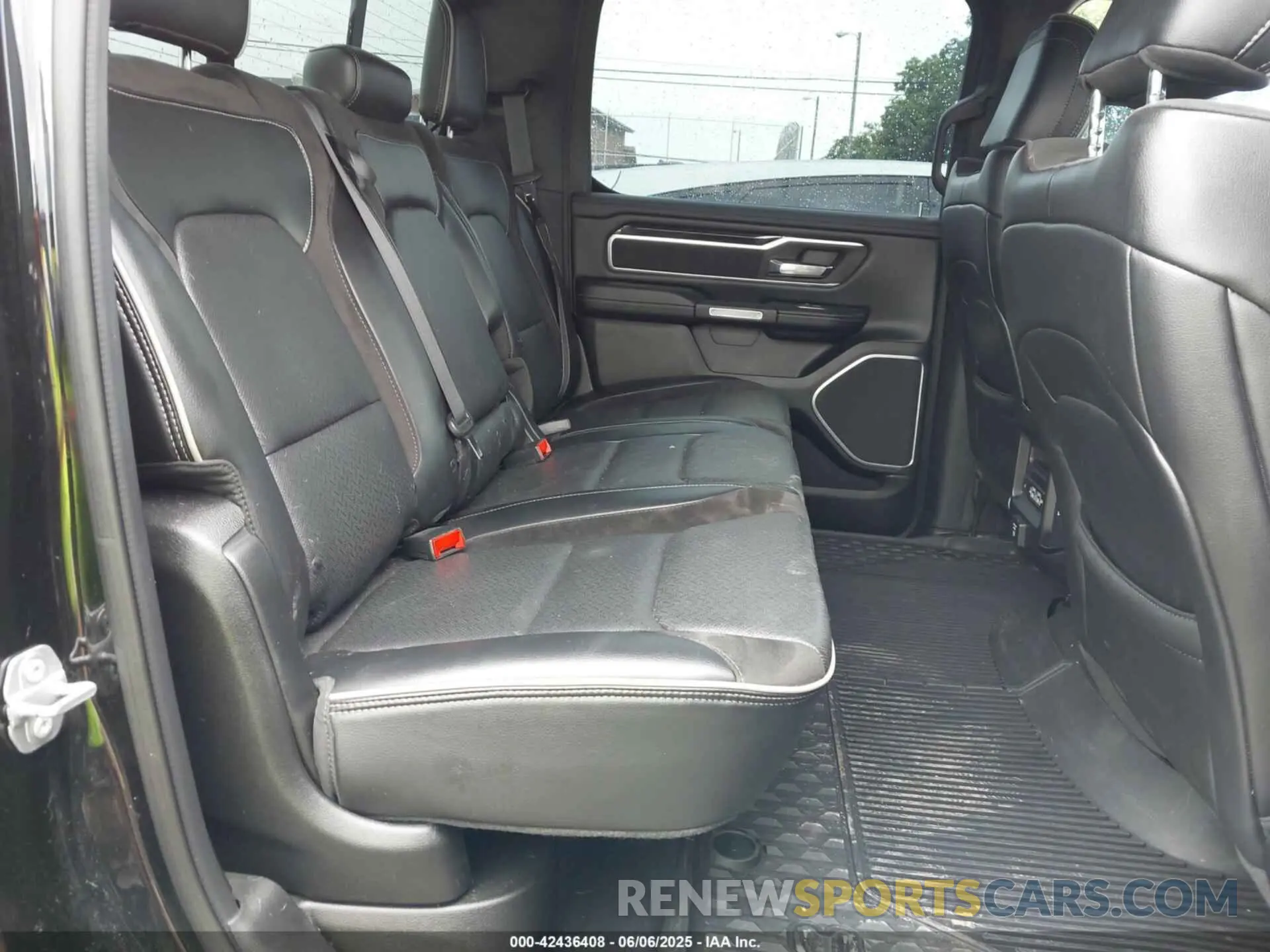 8 Photograph of a damaged car 1C6SRFJT5KN676919 RAM 1500 2019