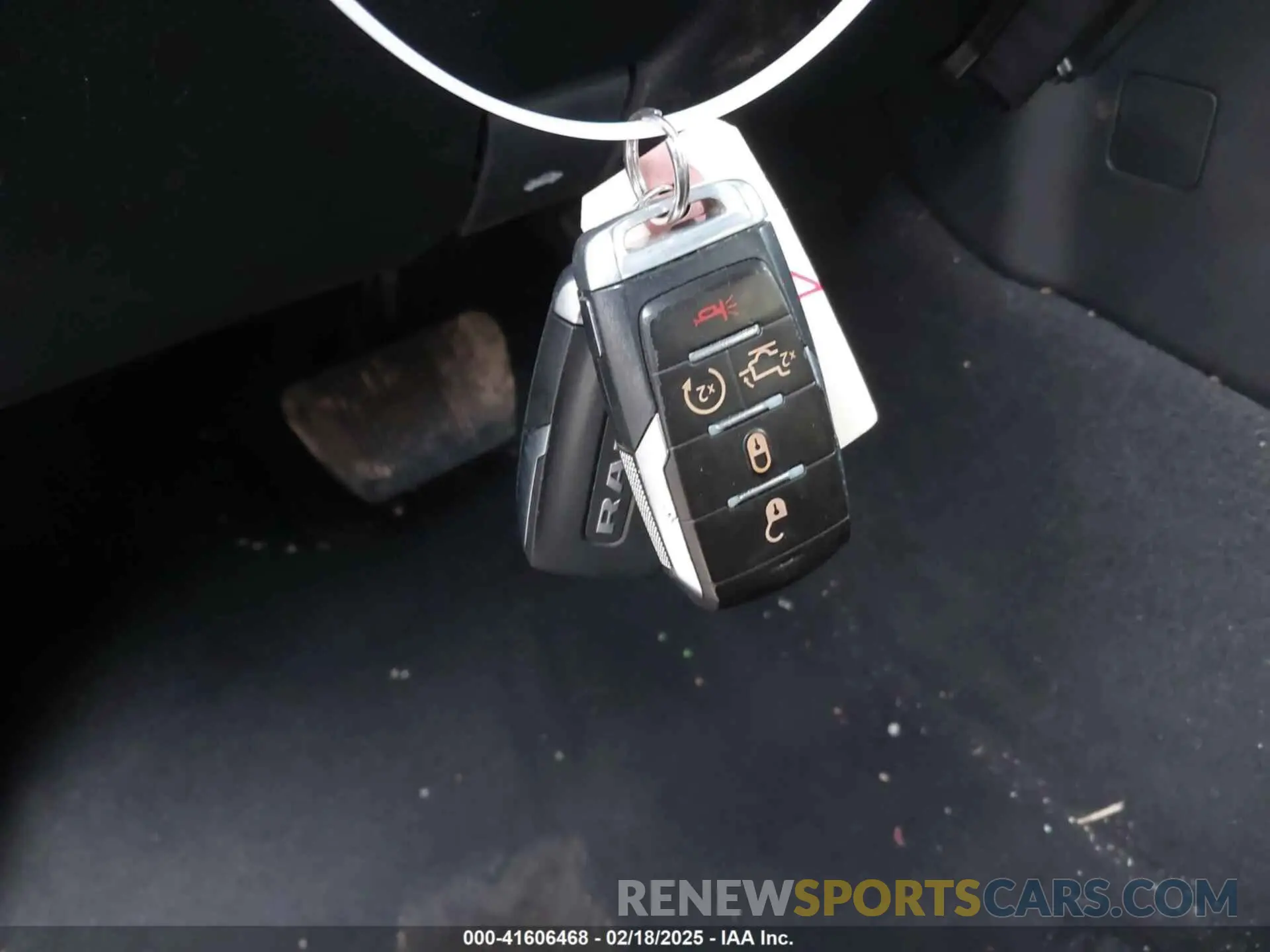 11 Photograph of a damaged car 1C6SRFJT5KN772582 RAM 1500 2019