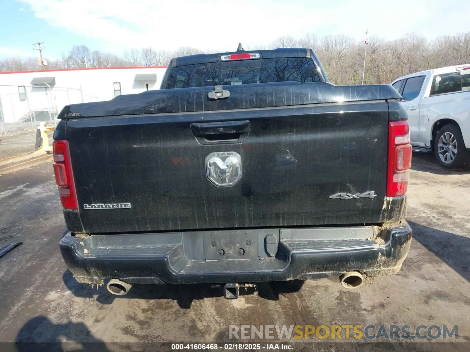 16 Photograph of a damaged car 1C6SRFJT5KN772582 RAM 1500 2019