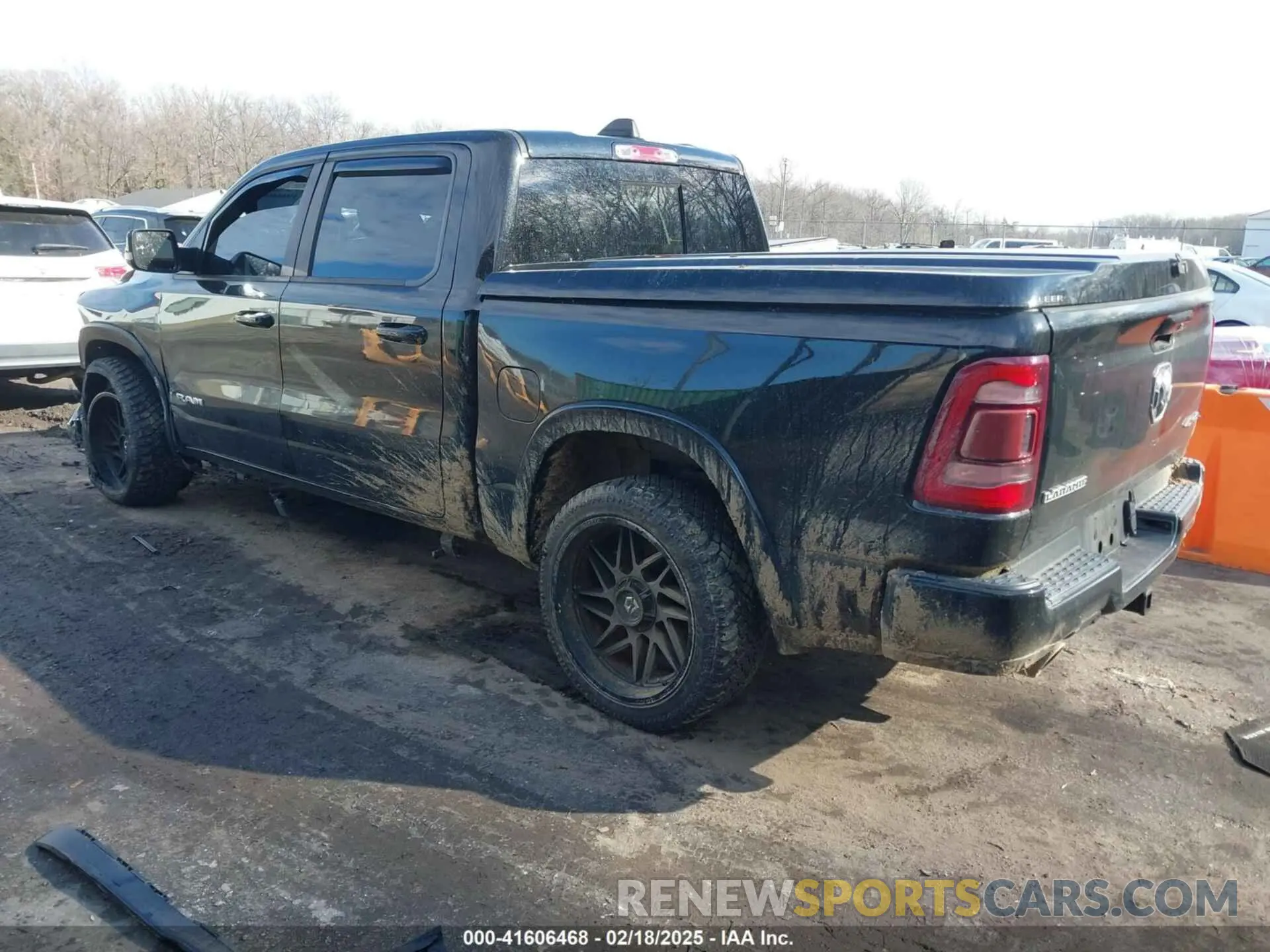3 Photograph of a damaged car 1C6SRFJT5KN772582 RAM 1500 2019