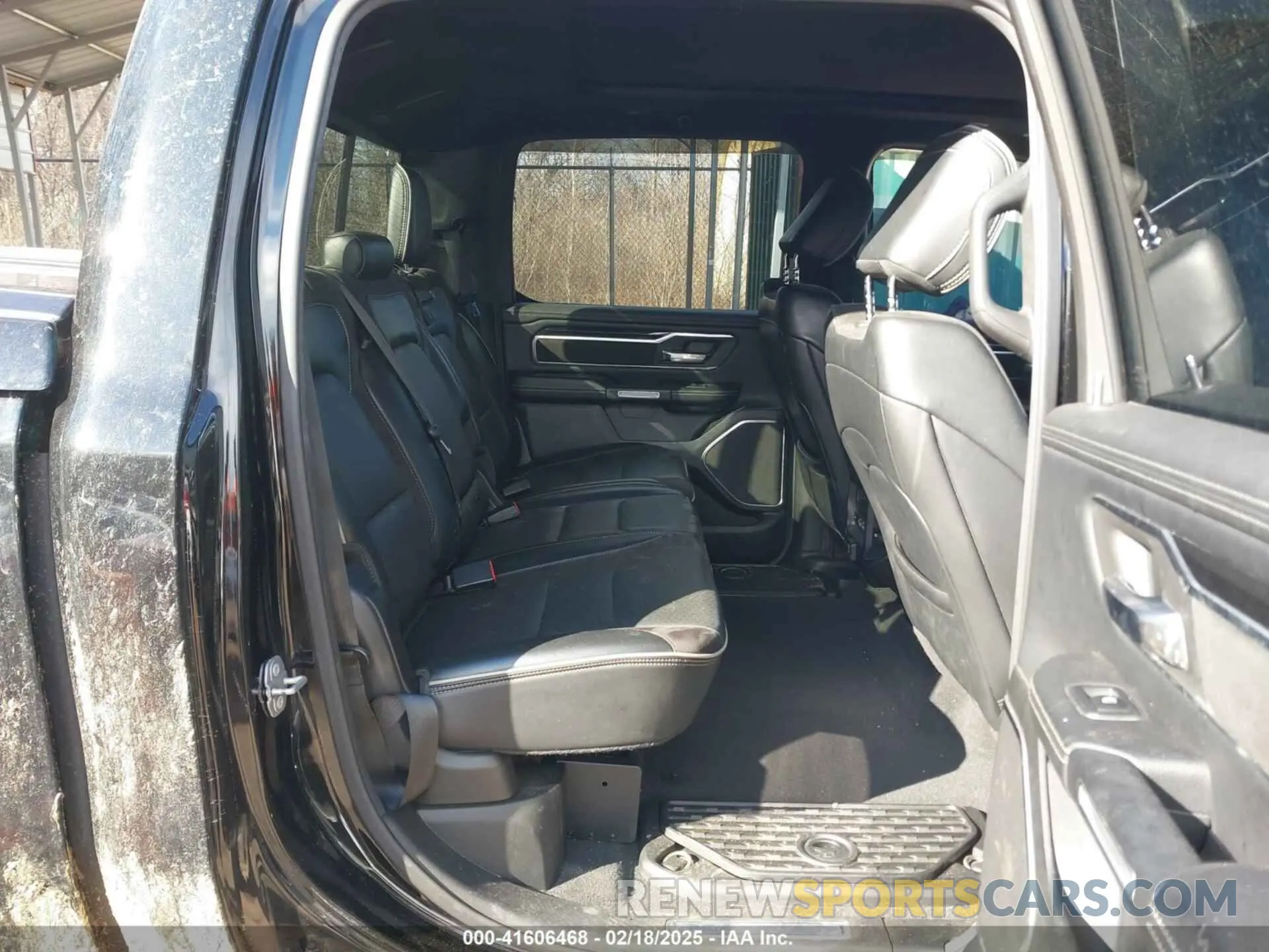 8 Photograph of a damaged car 1C6SRFJT5KN772582 RAM 1500 2019