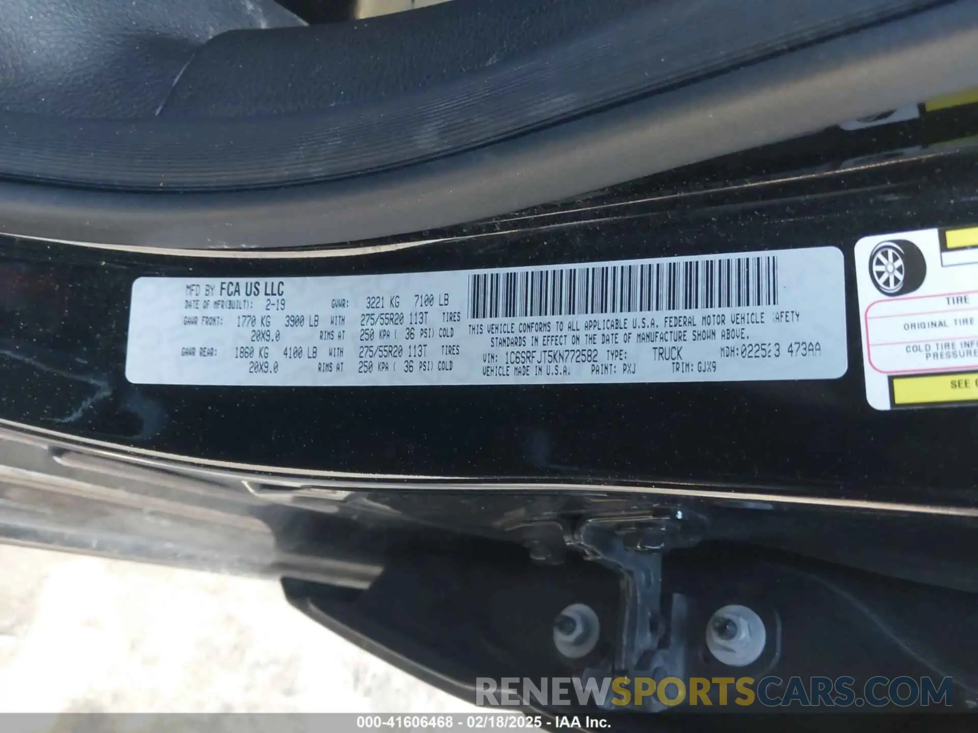 9 Photograph of a damaged car 1C6SRFJT5KN772582 RAM 1500 2019