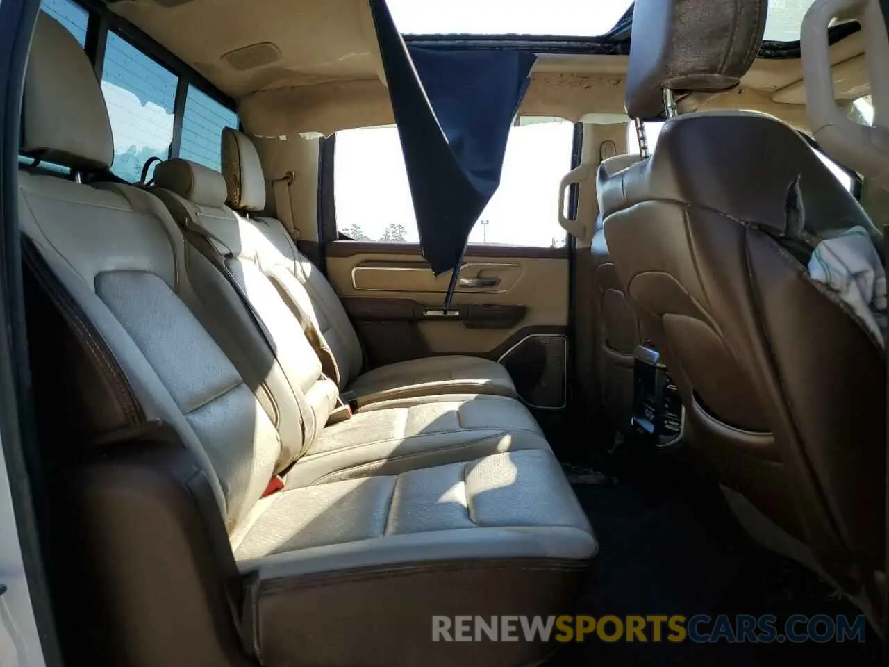 10 Photograph of a damaged car 1C6SRFJT5KN810716 RAM 1500 2019