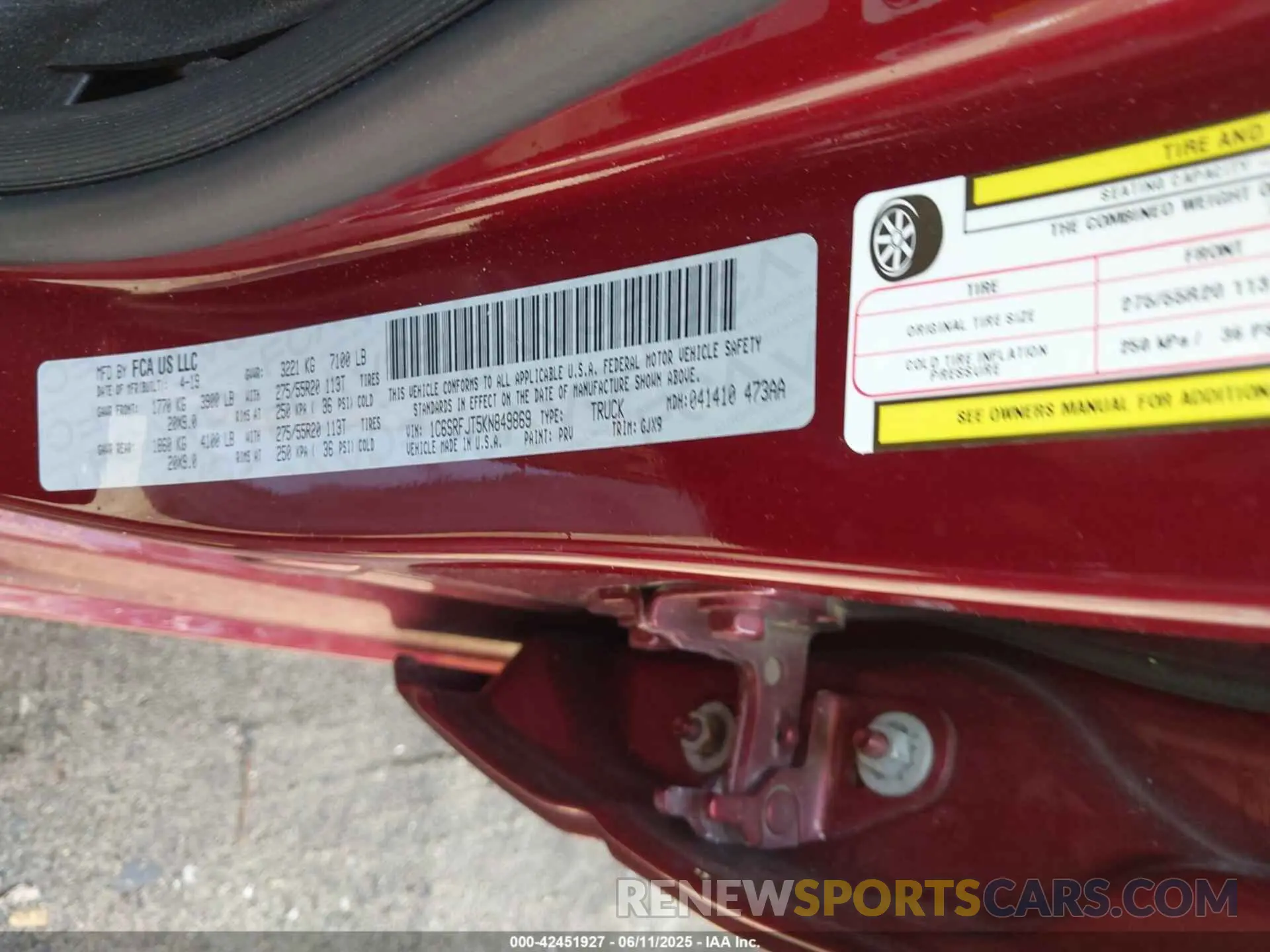 9 Photograph of a damaged car 1C6SRFJT5KN849869 RAM 1500 2019