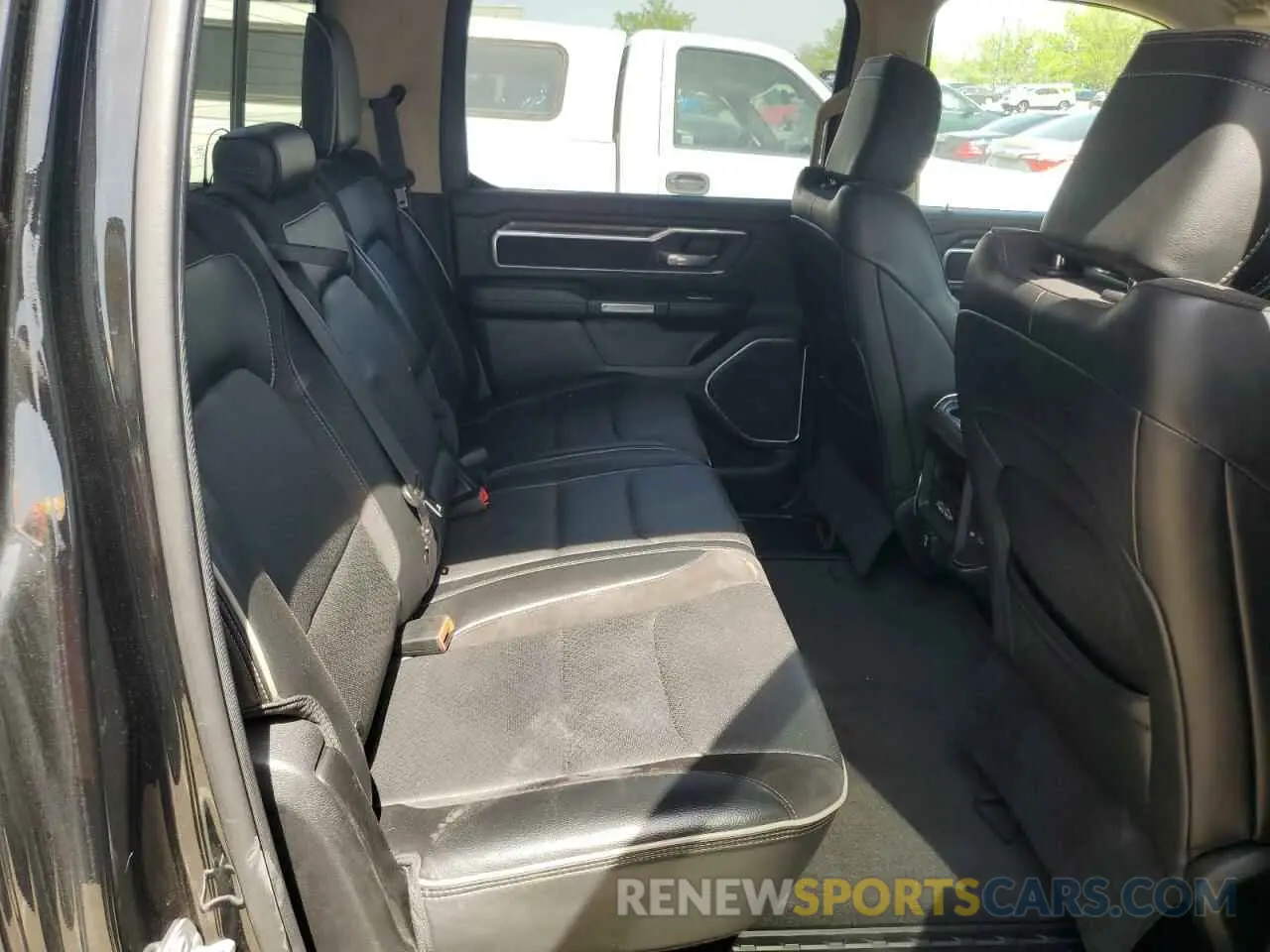 10 Photograph of a damaged car 1C6SRFJT5KN913330 RAM 1500 2019