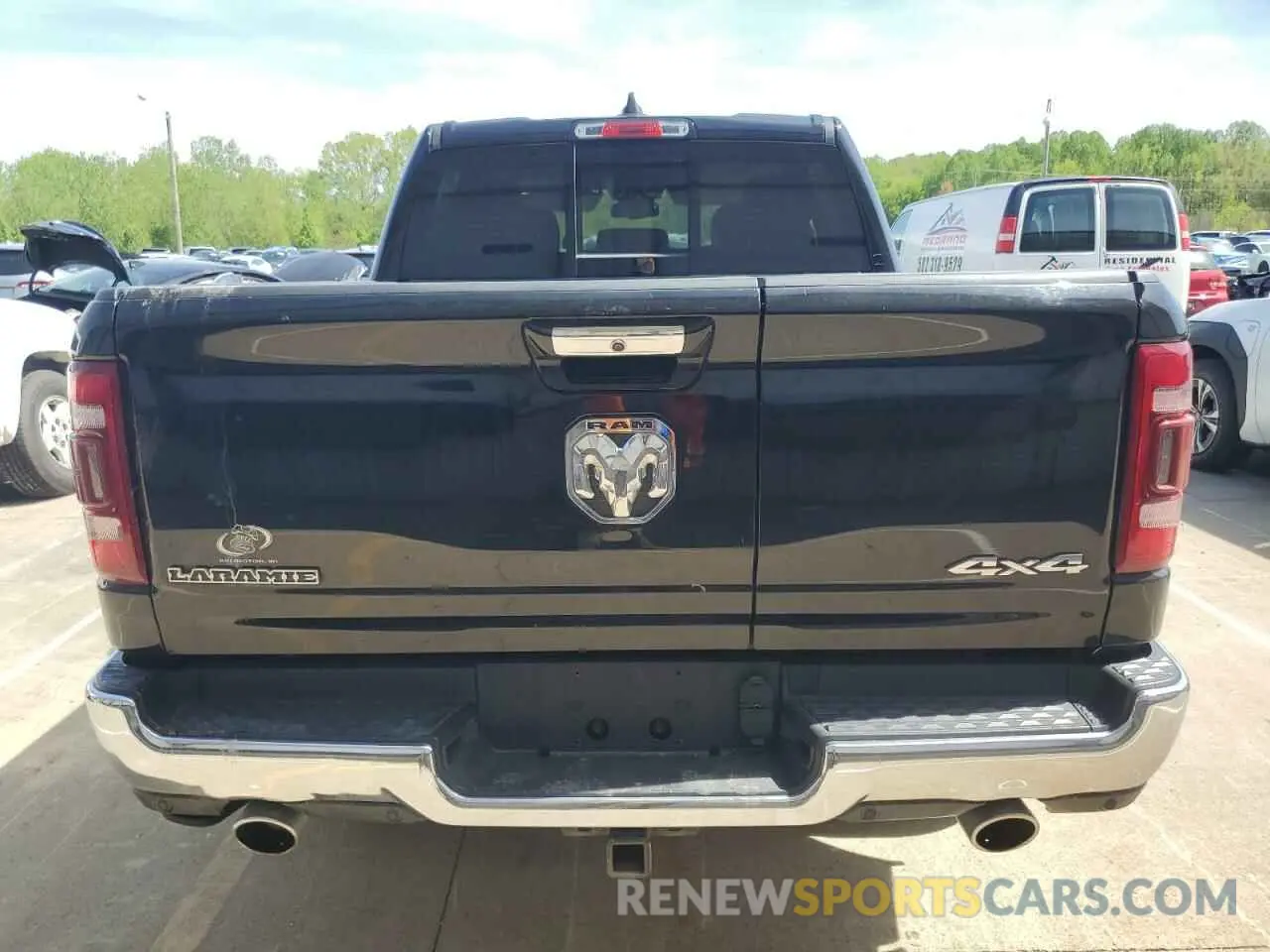 6 Photograph of a damaged car 1C6SRFJT5KN913330 RAM 1500 2019