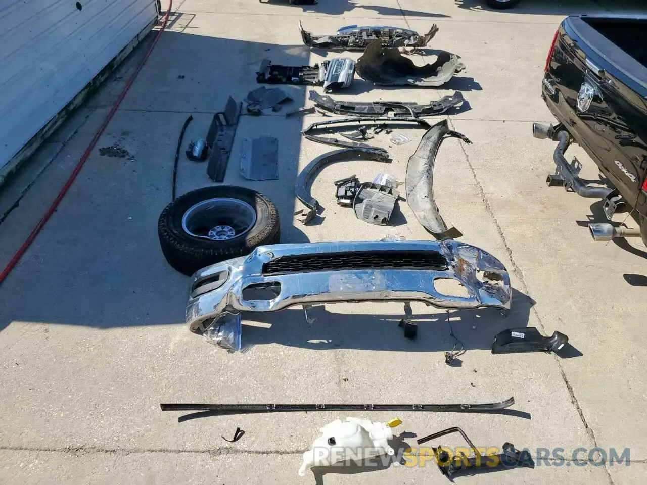 12 Photograph of a damaged car 1C6SRFJT8KN525542 RAM 1500 2019