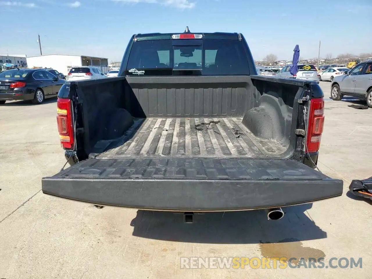 6 Photograph of a damaged car 1C6SRFJT8KN525542 RAM 1500 2019