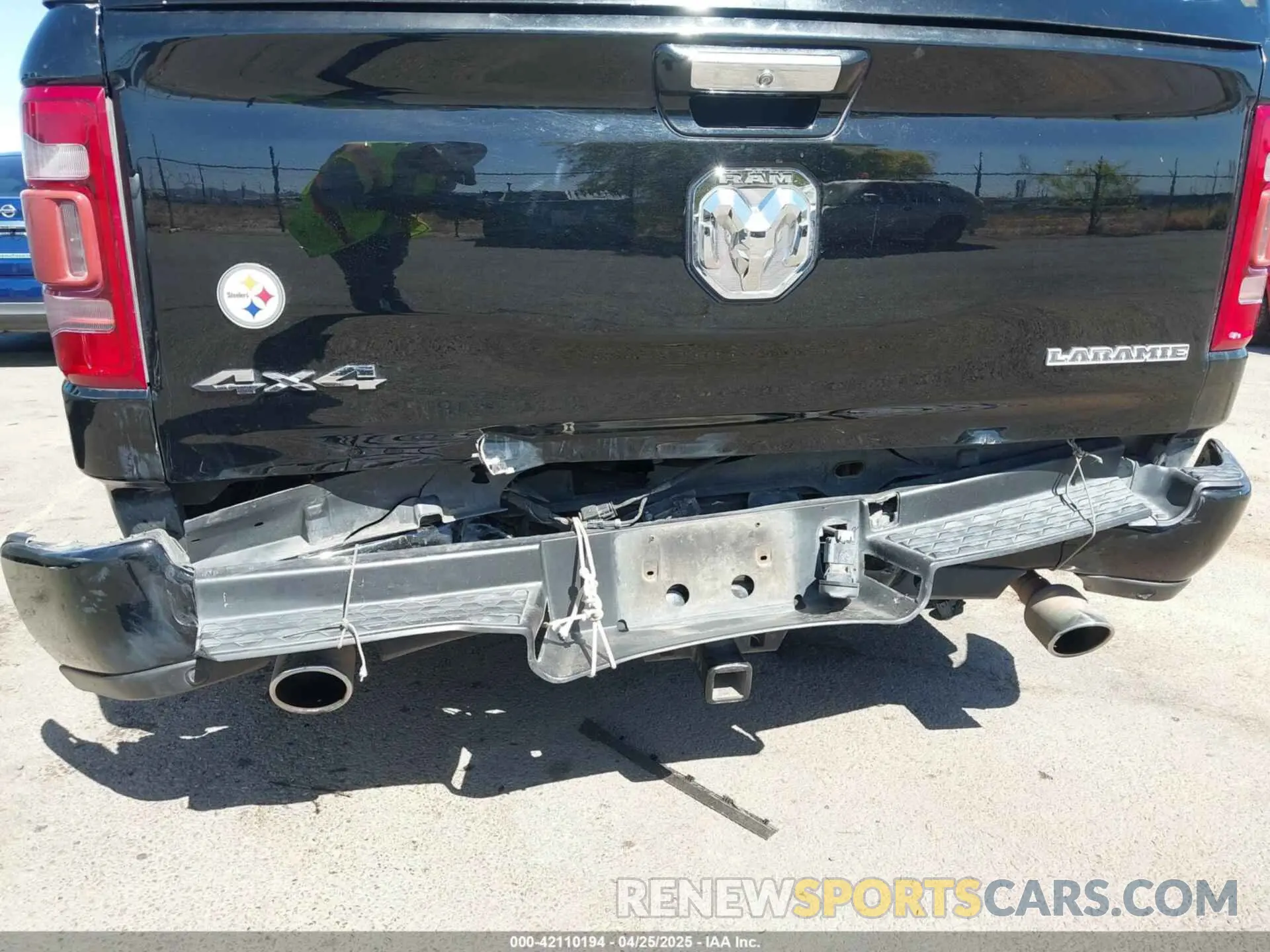 6 Photograph of a damaged car 1C6SRFJT8KN554619 RAM 1500 2019
