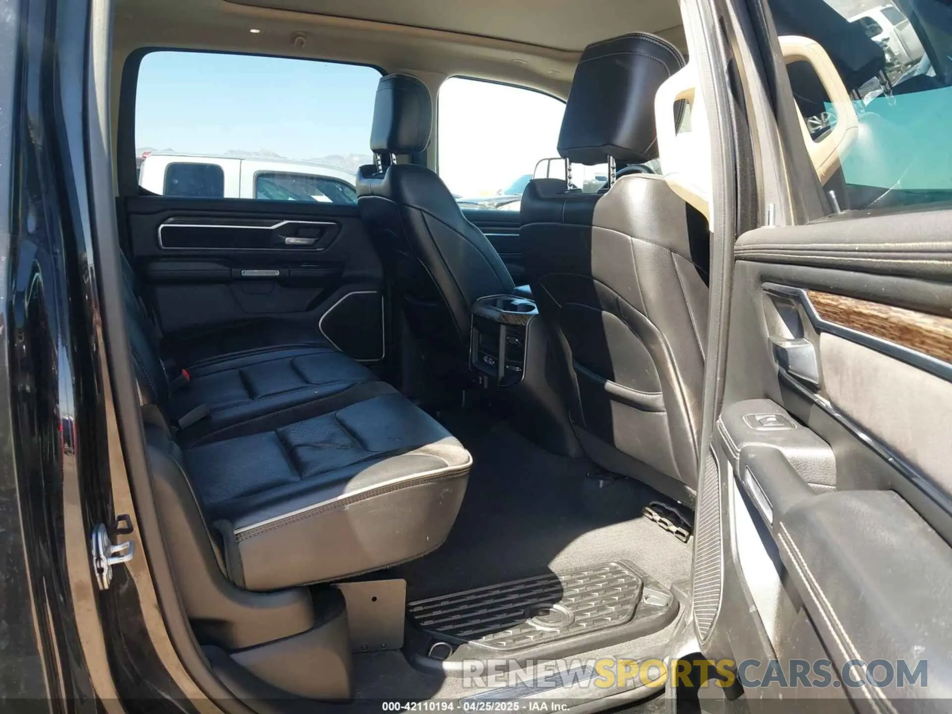 8 Photograph of a damaged car 1C6SRFJT8KN554619 RAM 1500 2019