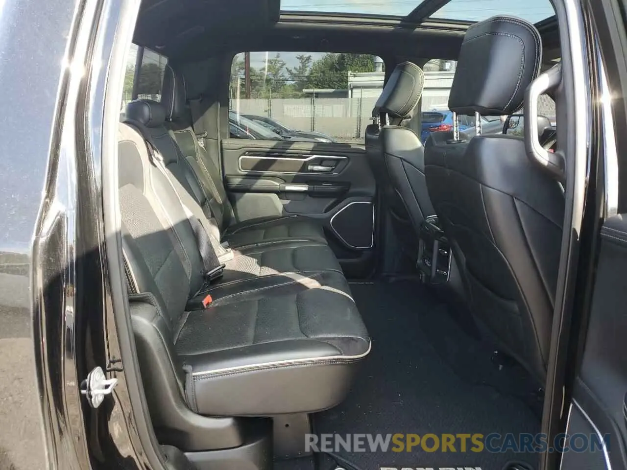 10 Photograph of a damaged car 1C6SRFJT8KN634132 RAM 1500 2019
