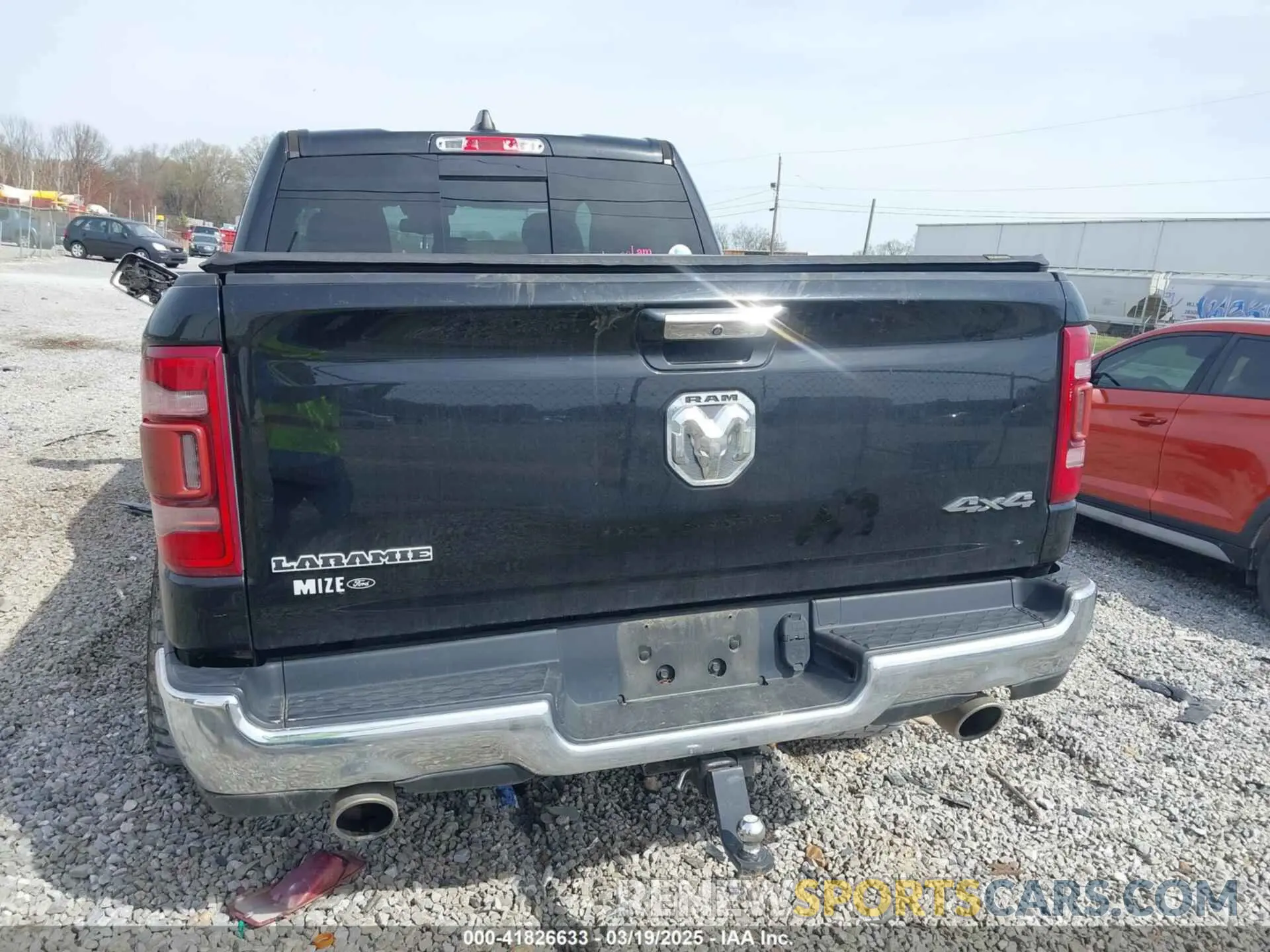 17 Photograph of a damaged car 1C6SRFJT9KN544343 RAM 1500 2019