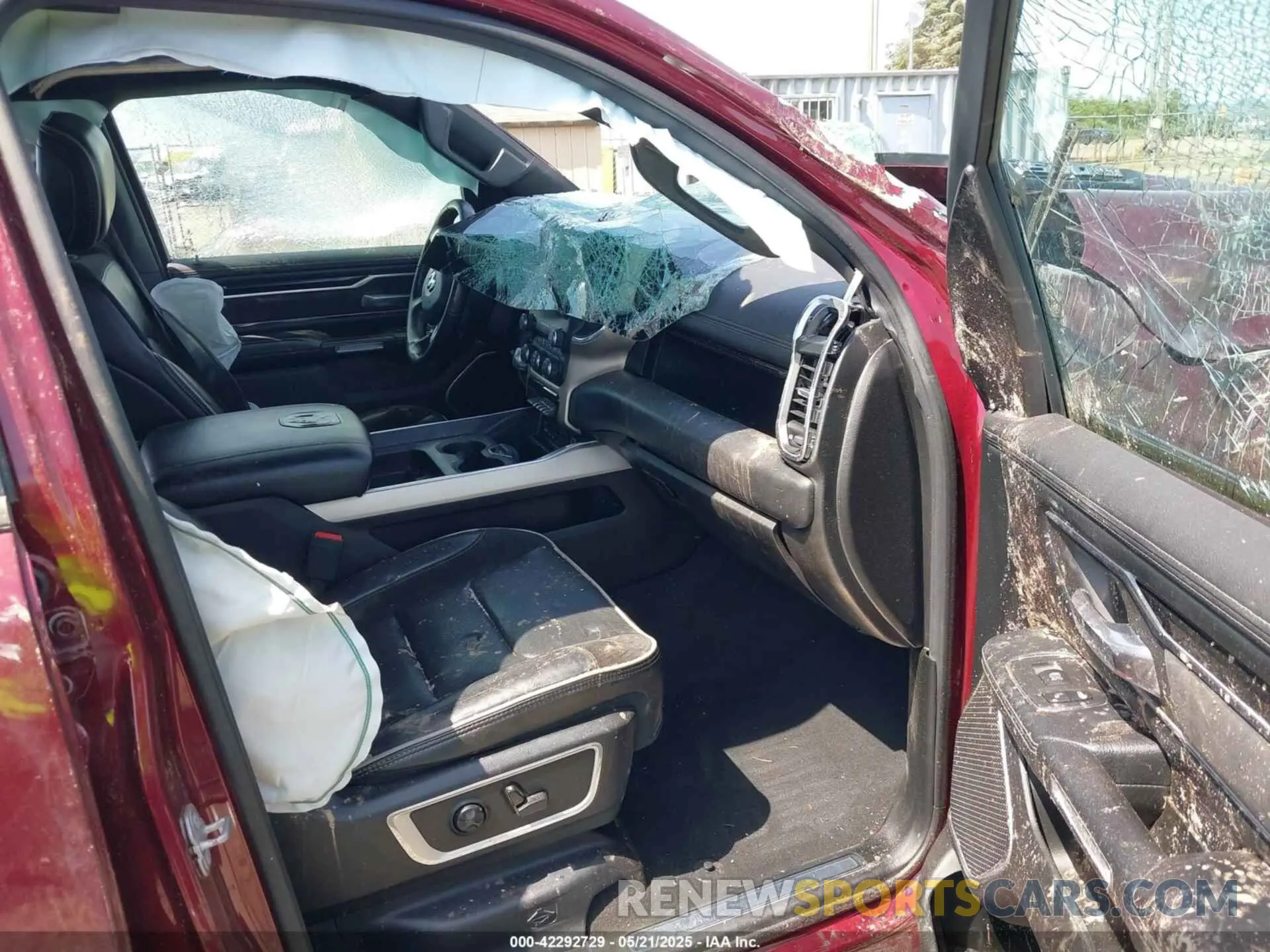 5 Photograph of a damaged car 1C6SRFJT9KN584180 RAM 1500 2019