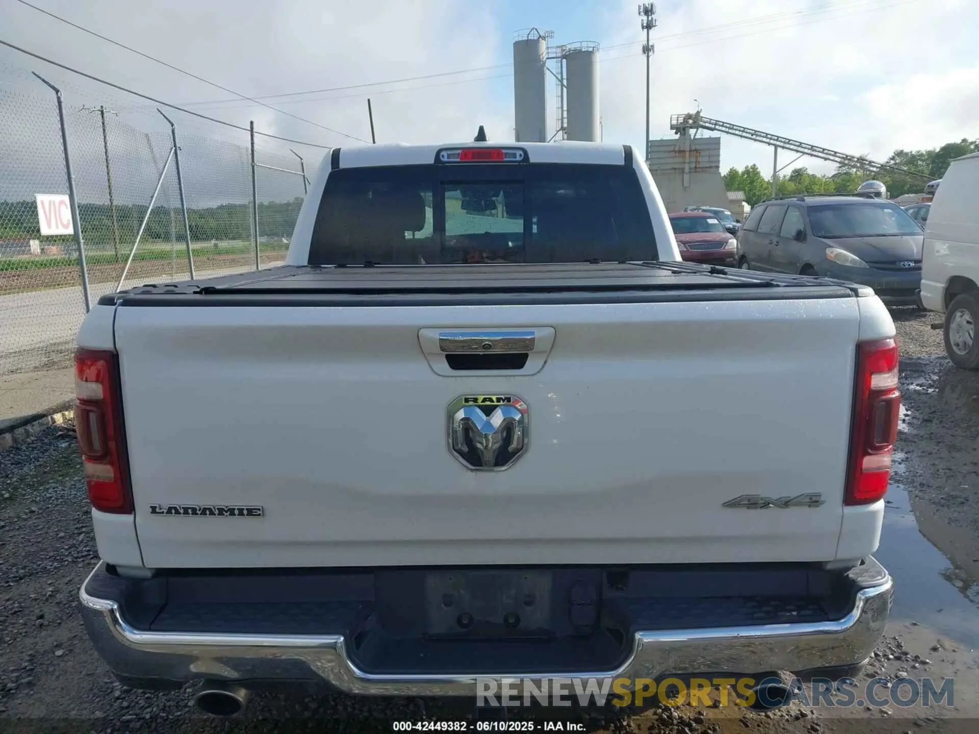 15 Photograph of a damaged car 1C6SRFJT9KN774920 RAM 1500 2019