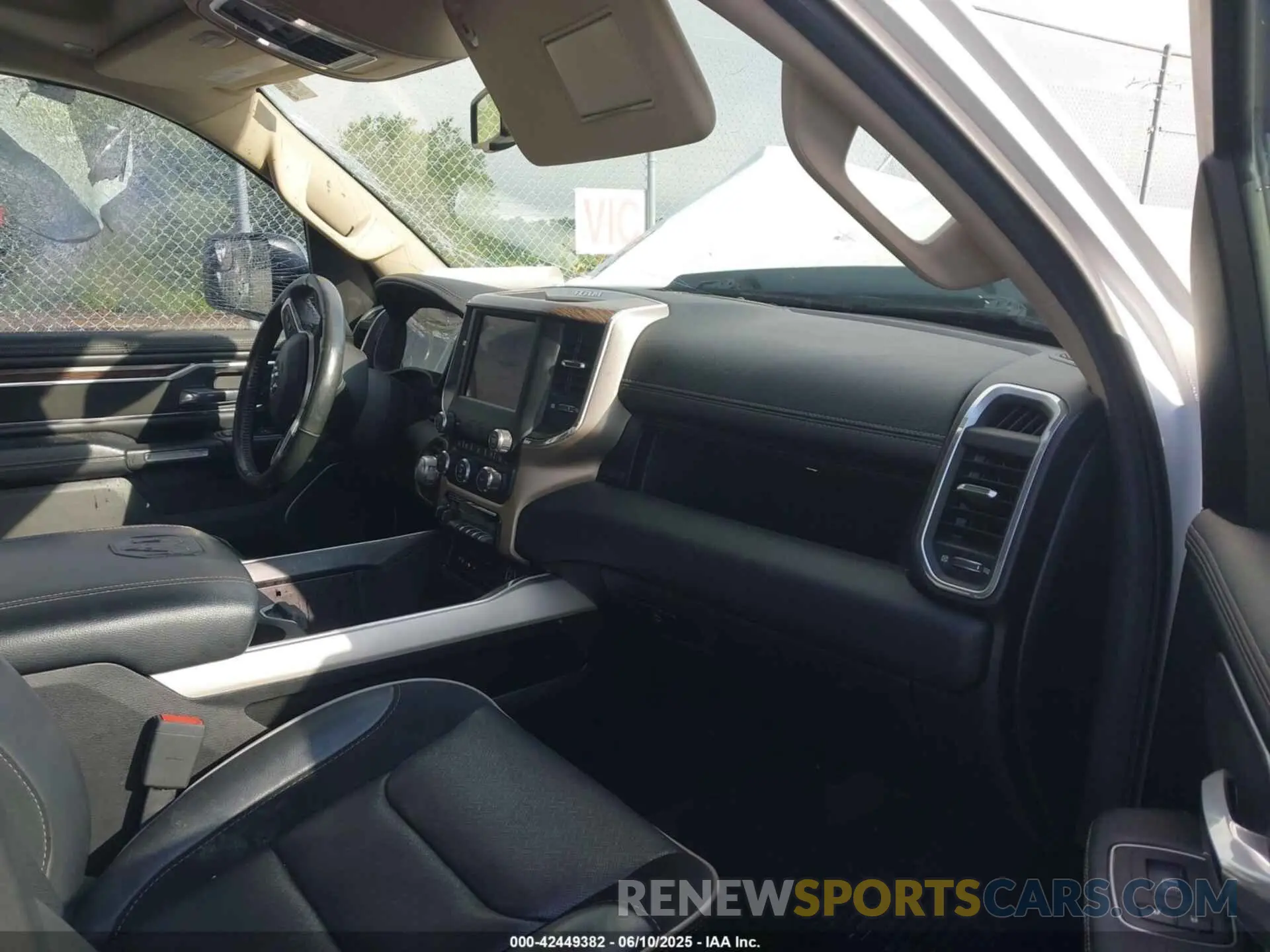 5 Photograph of a damaged car 1C6SRFJT9KN774920 RAM 1500 2019