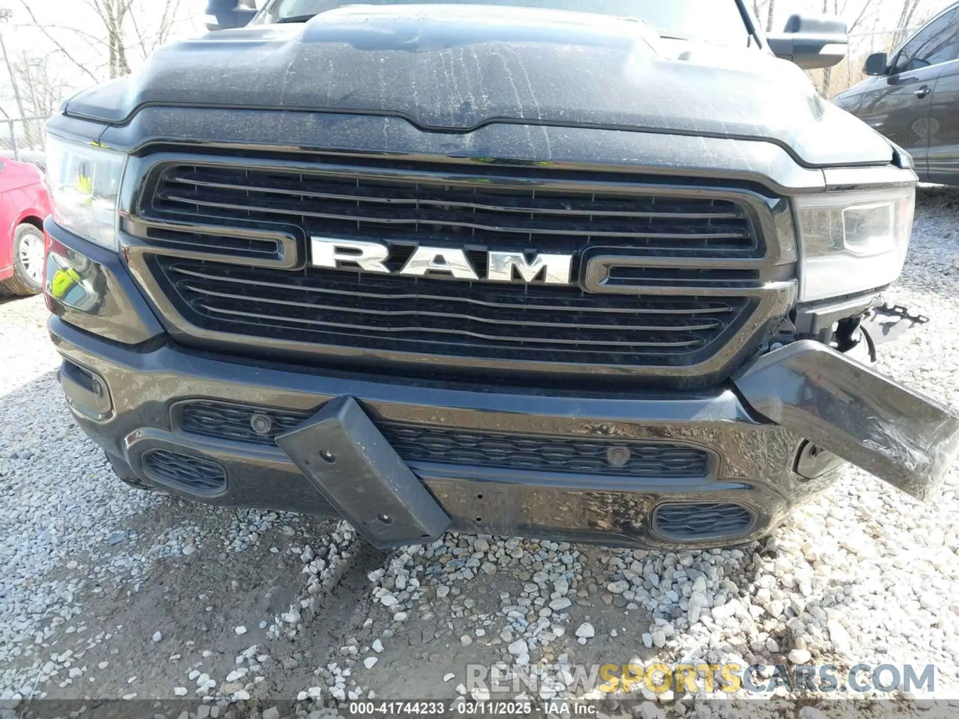 17 Photograph of a damaged car 1C6SRFJT9KN881854 RAM 1500 2019