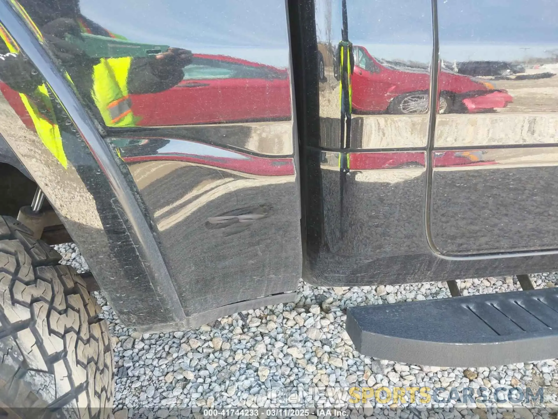 20 Photograph of a damaged car 1C6SRFJT9KN881854 RAM 1500 2019