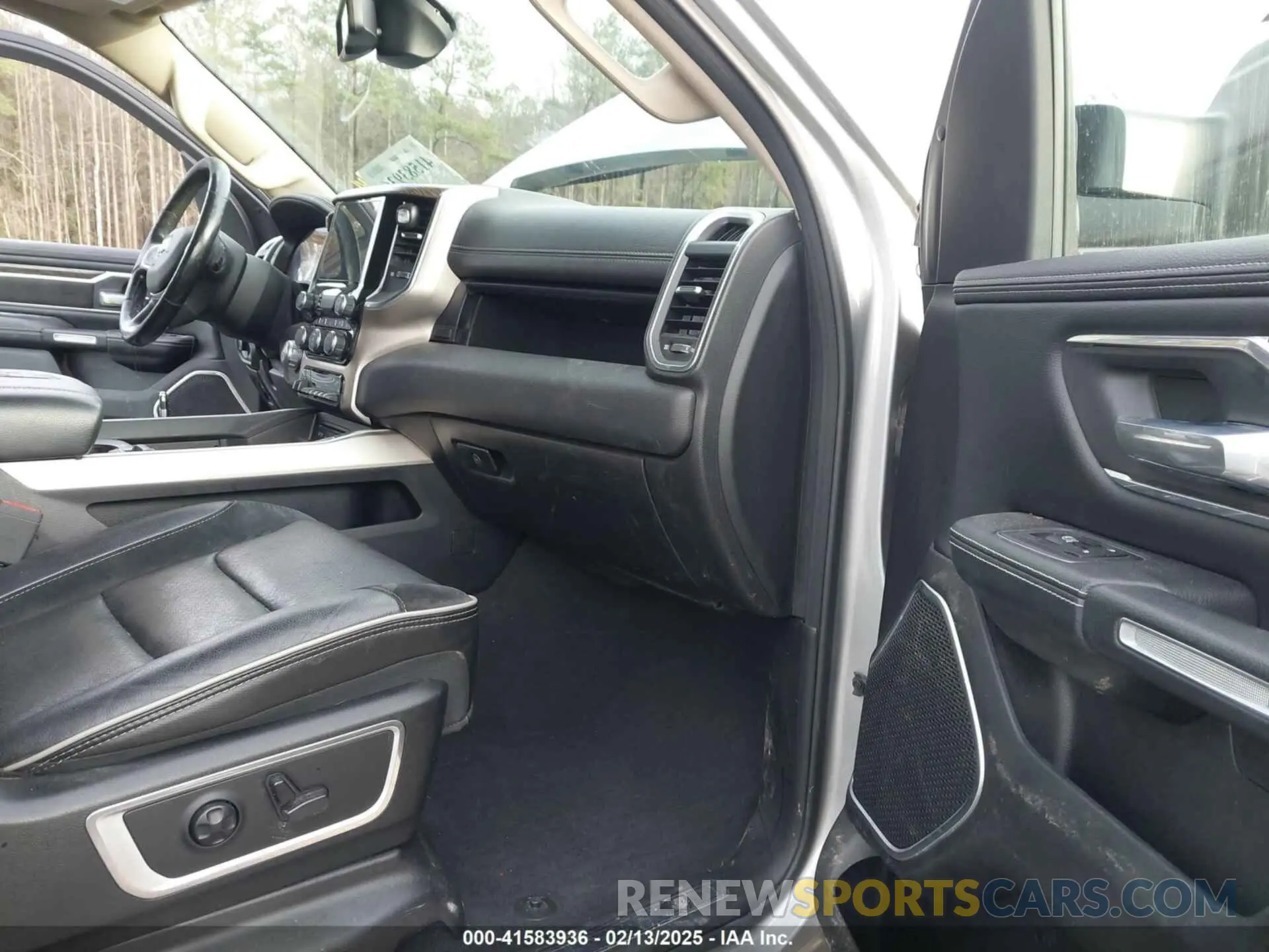 5 Photograph of a damaged car 1C6SRFJTXKN511285 RAM 1500 2019