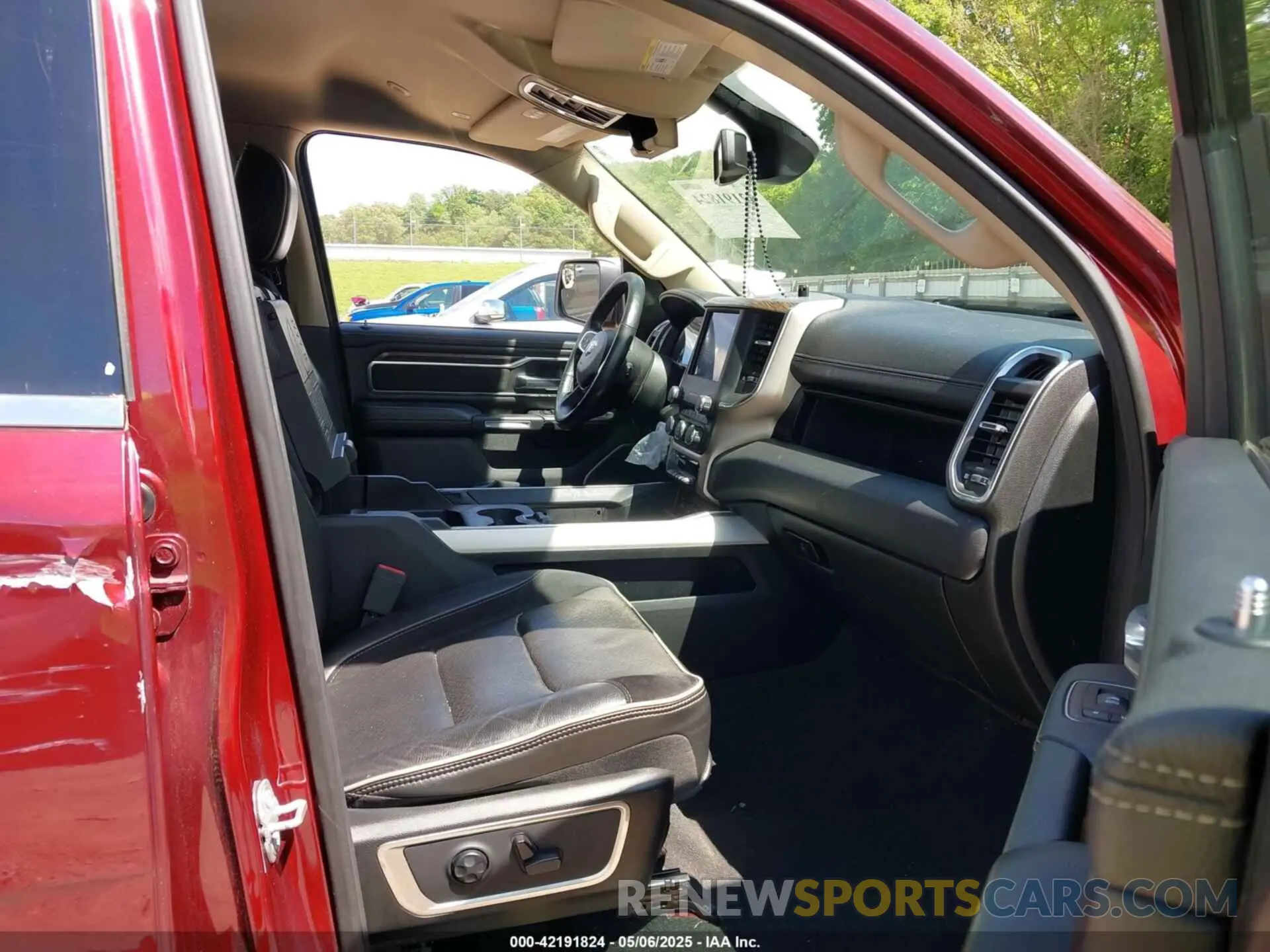 5 Photograph of a damaged car 1C6SRFJTXKN560180 RAM 1500 2019