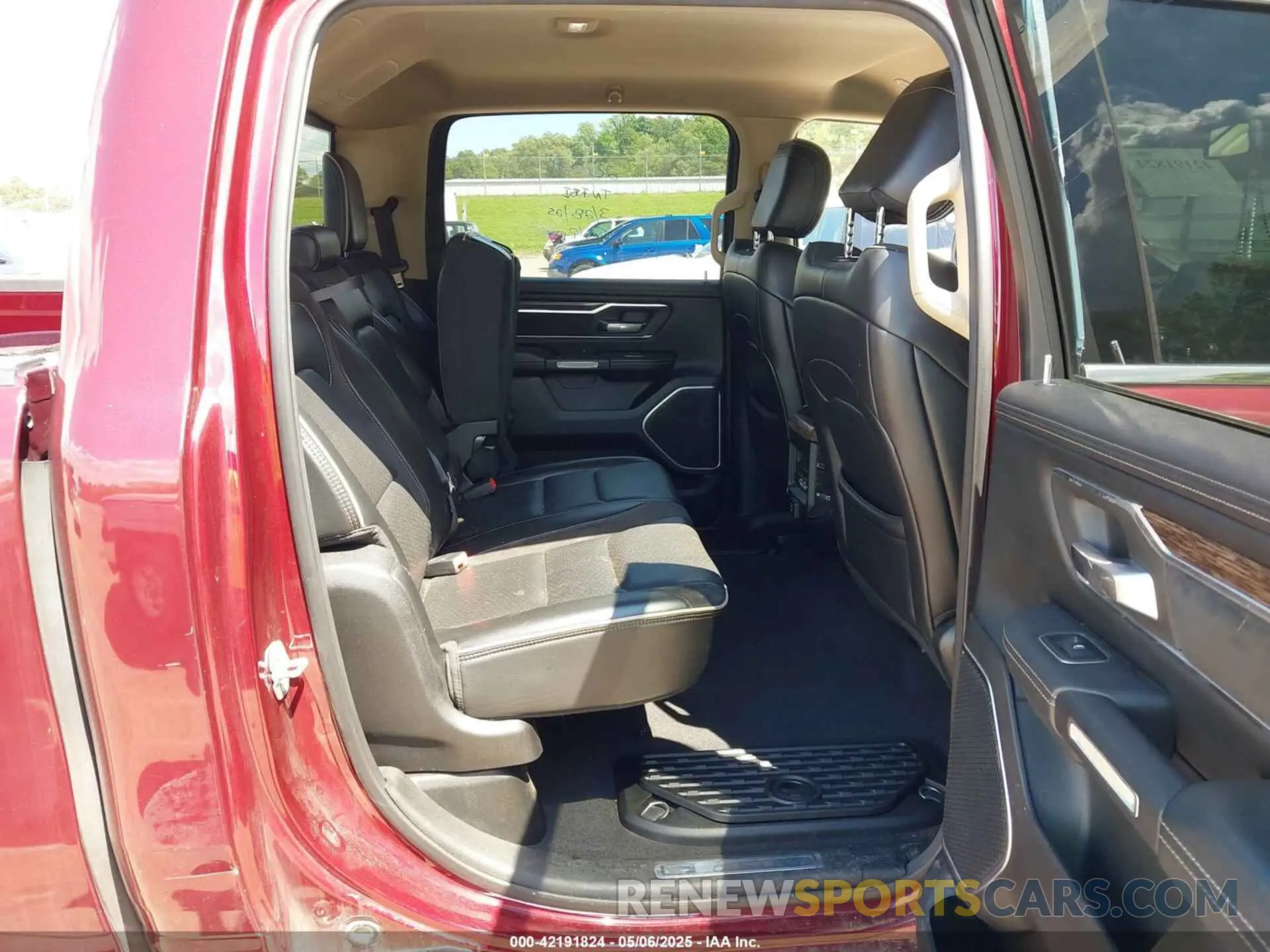 8 Photograph of a damaged car 1C6SRFJTXKN560180 RAM 1500 2019