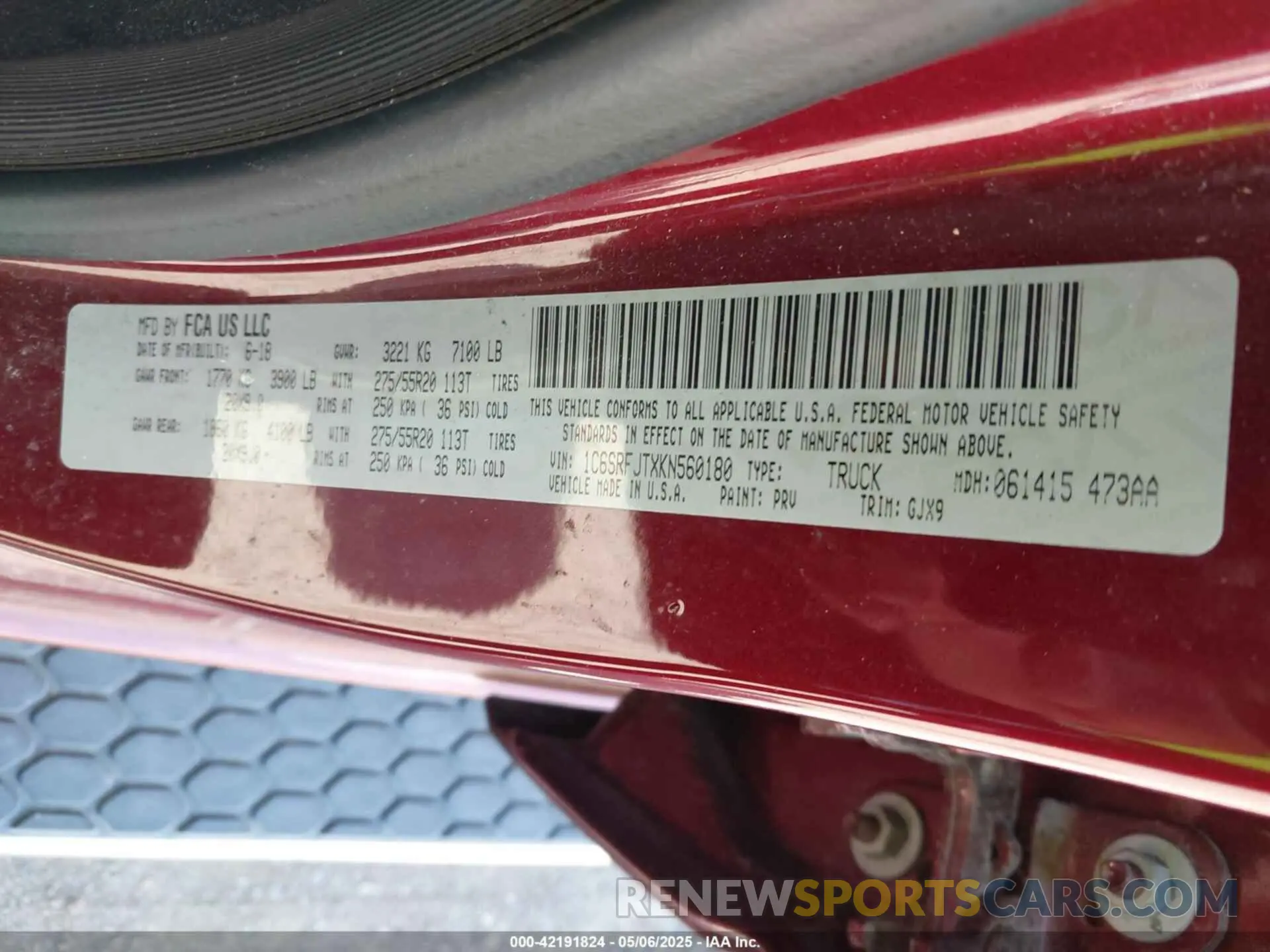 9 Photograph of a damaged car 1C6SRFJTXKN560180 RAM 1500 2019